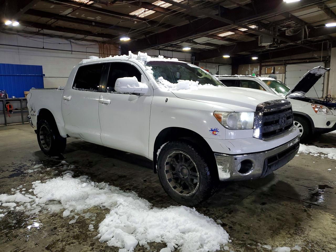 2010 Toyota Tundra Crewmax Sr5 White vin: 5TFDM5F18AX003191