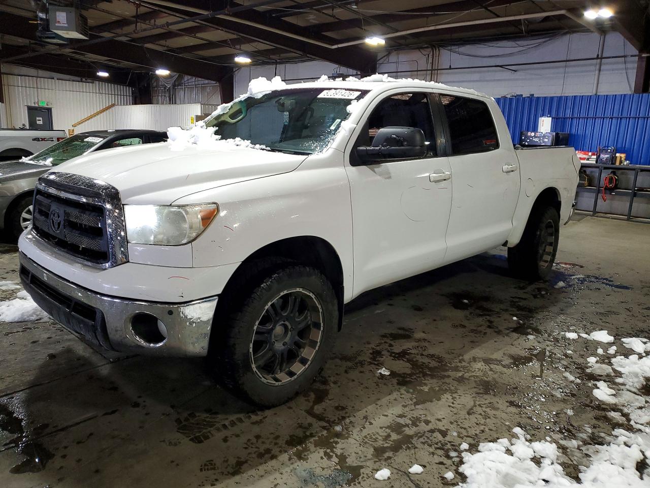 2010 Toyota Tundra Crewmax Sr5 White vin: 5TFDM5F18AX003191