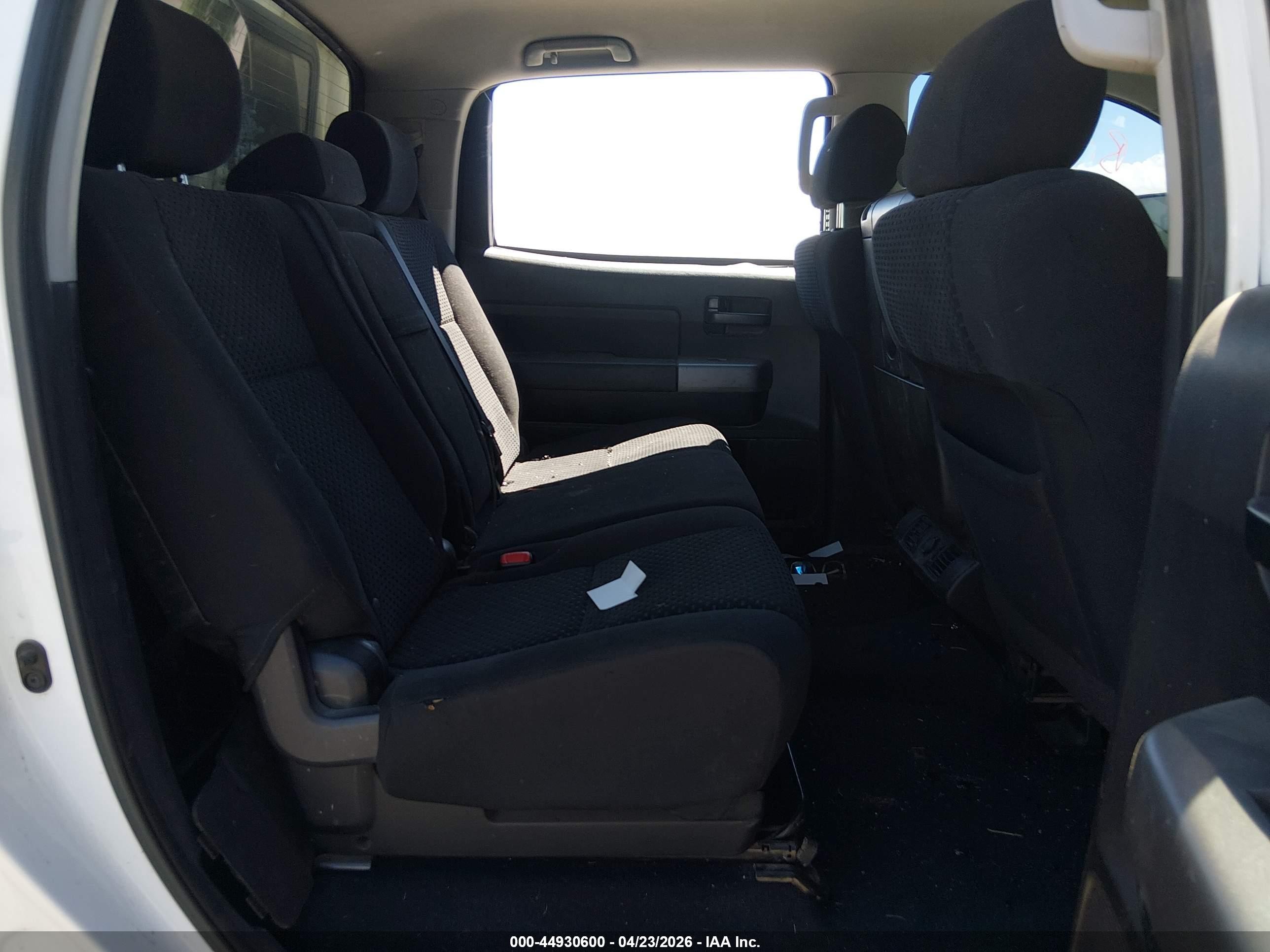 2012 Toyota Tundra Grade 4.6l V8 White vin: 5TFDM5F19CX039037