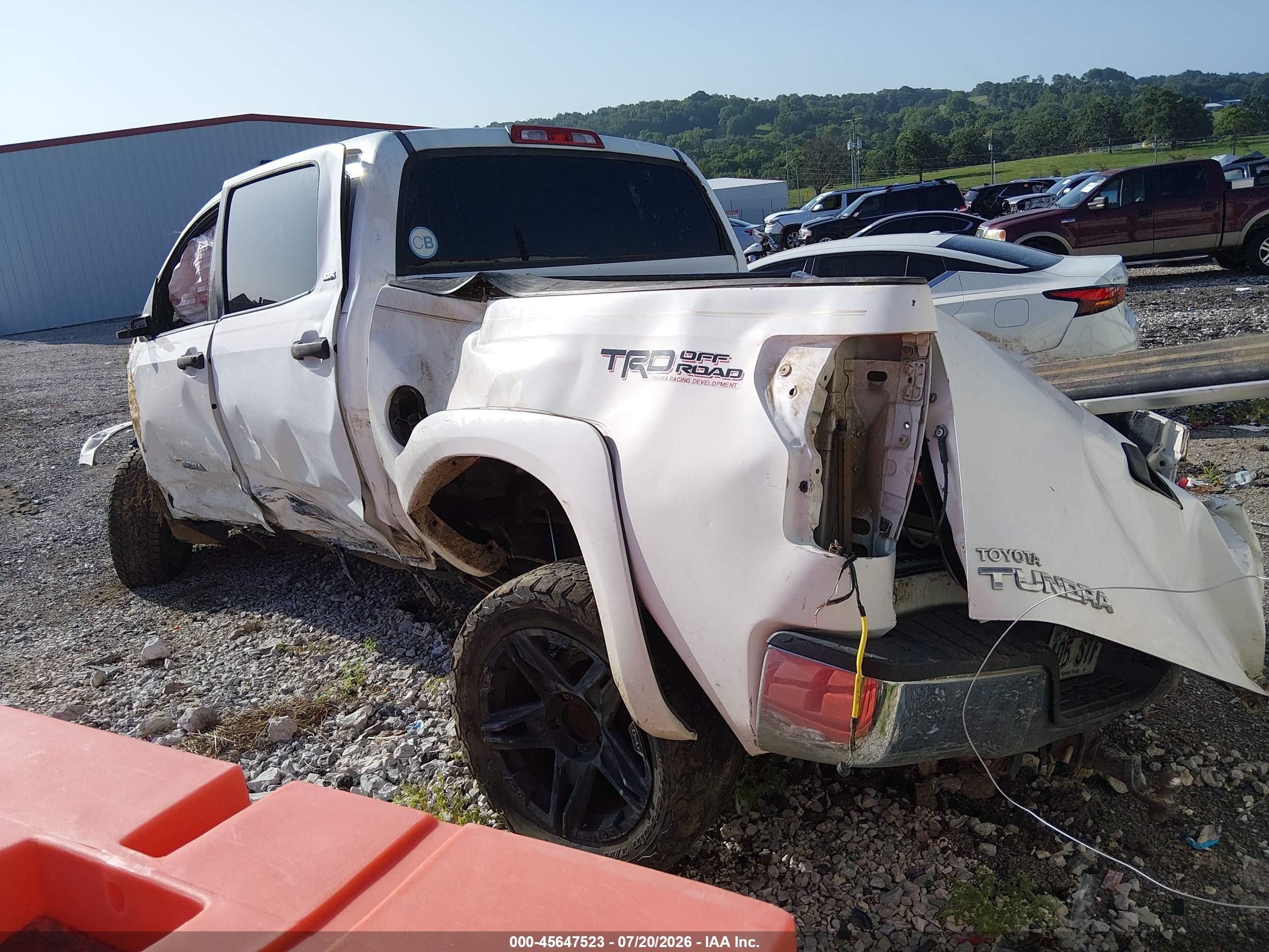 2008 Toyota Tundra Sr5 5.7l V8 White vin: 5TFDV54108X036258
