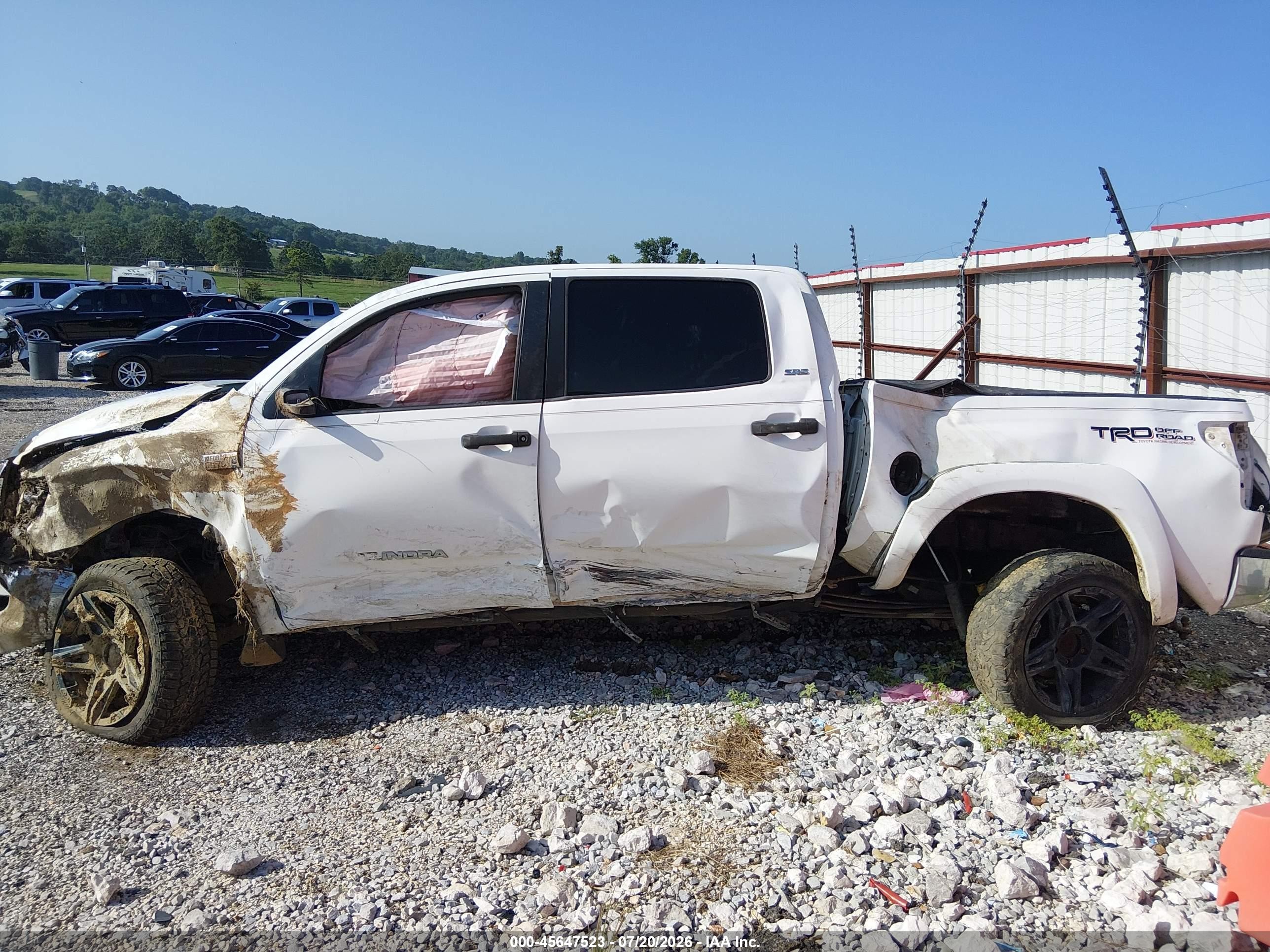 2008 Toyota Tundra Sr5 5.7l V8 White vin: 5TFDV54108X036258