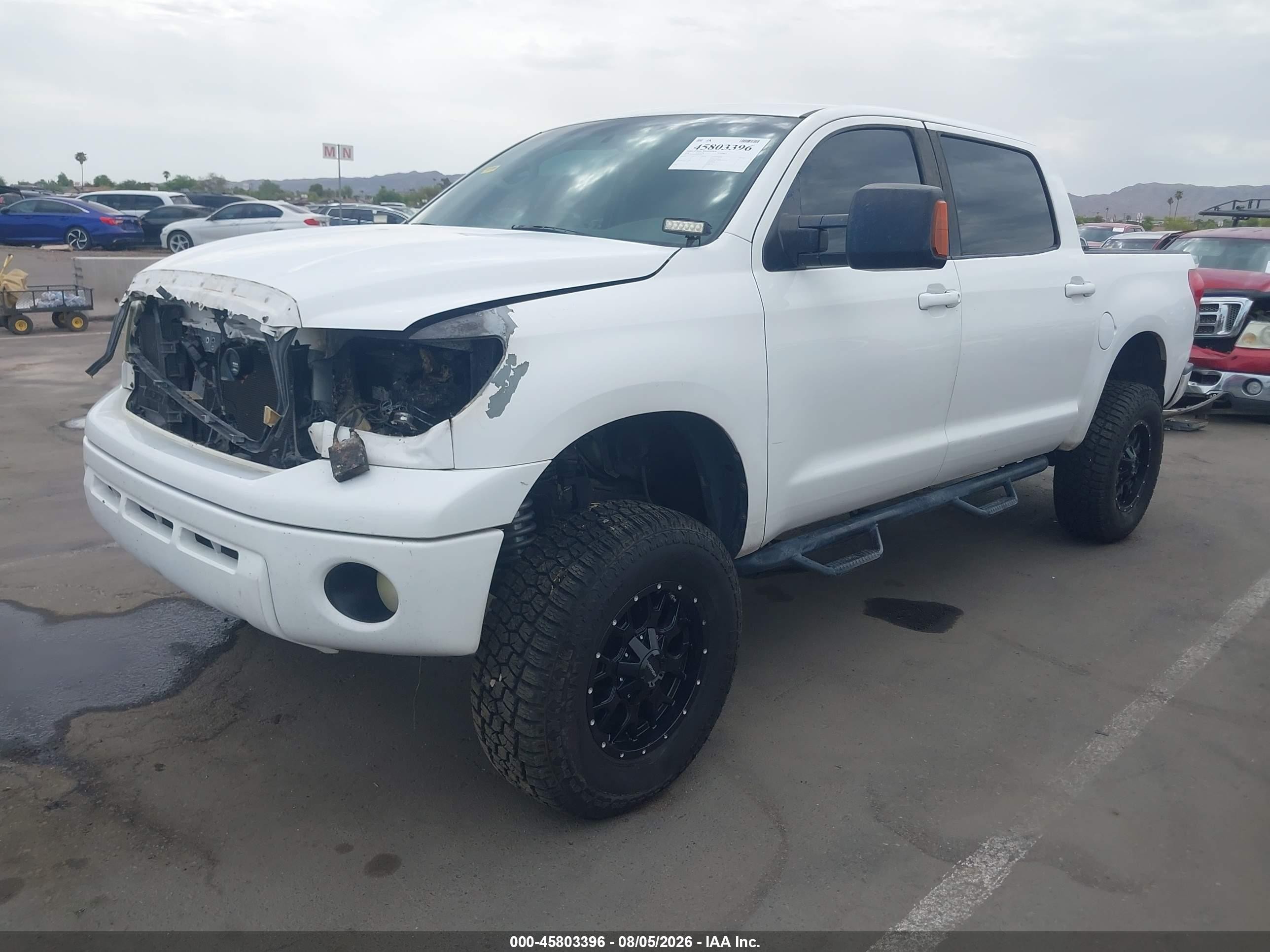 2008 Toyota Tundra Sr5 5.7l V8 White vin: 5TFDV54108X056655