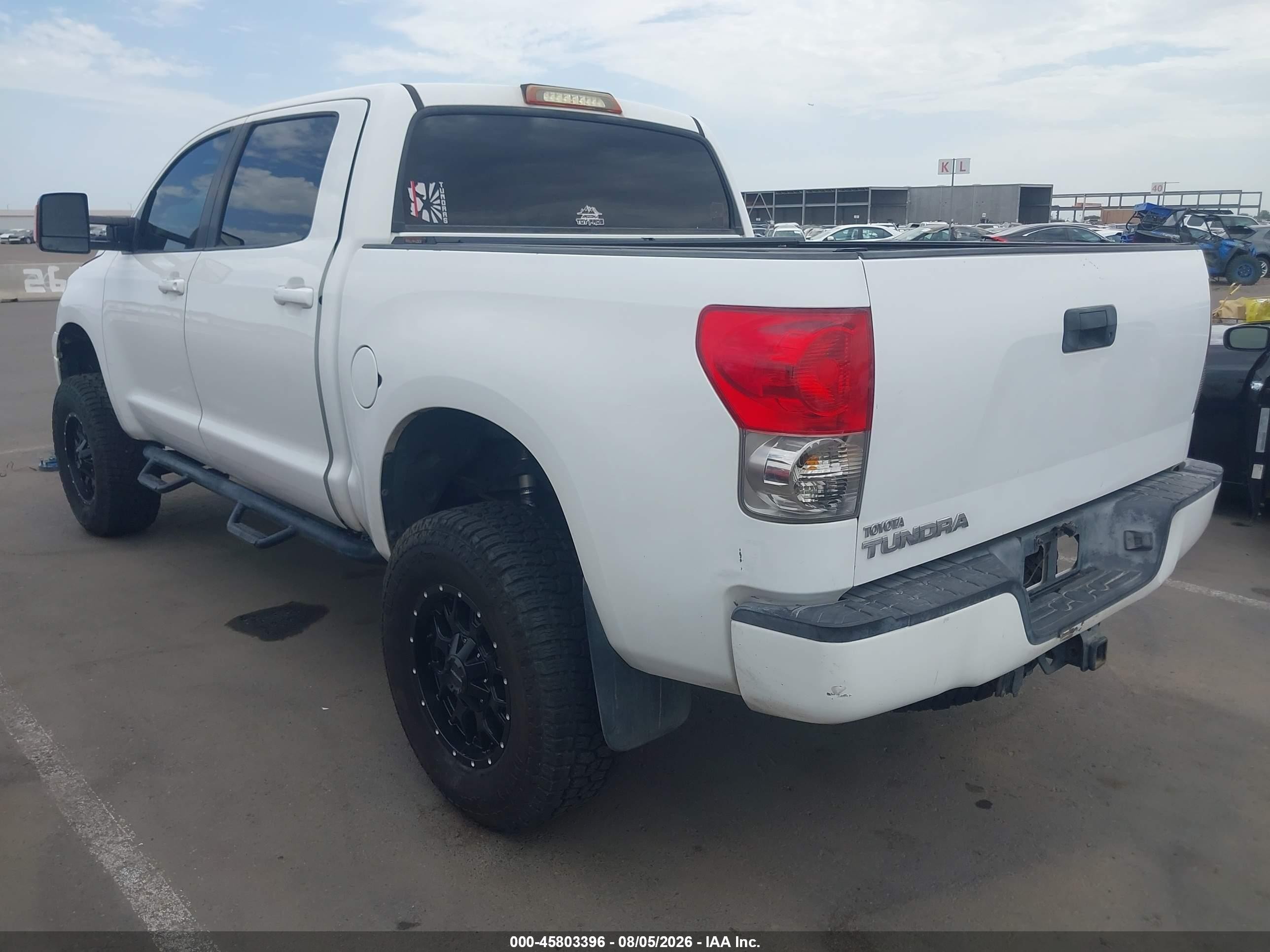 2008 Toyota Tundra Sr5 5.7l V8 White vin: 5TFDV54108X056655