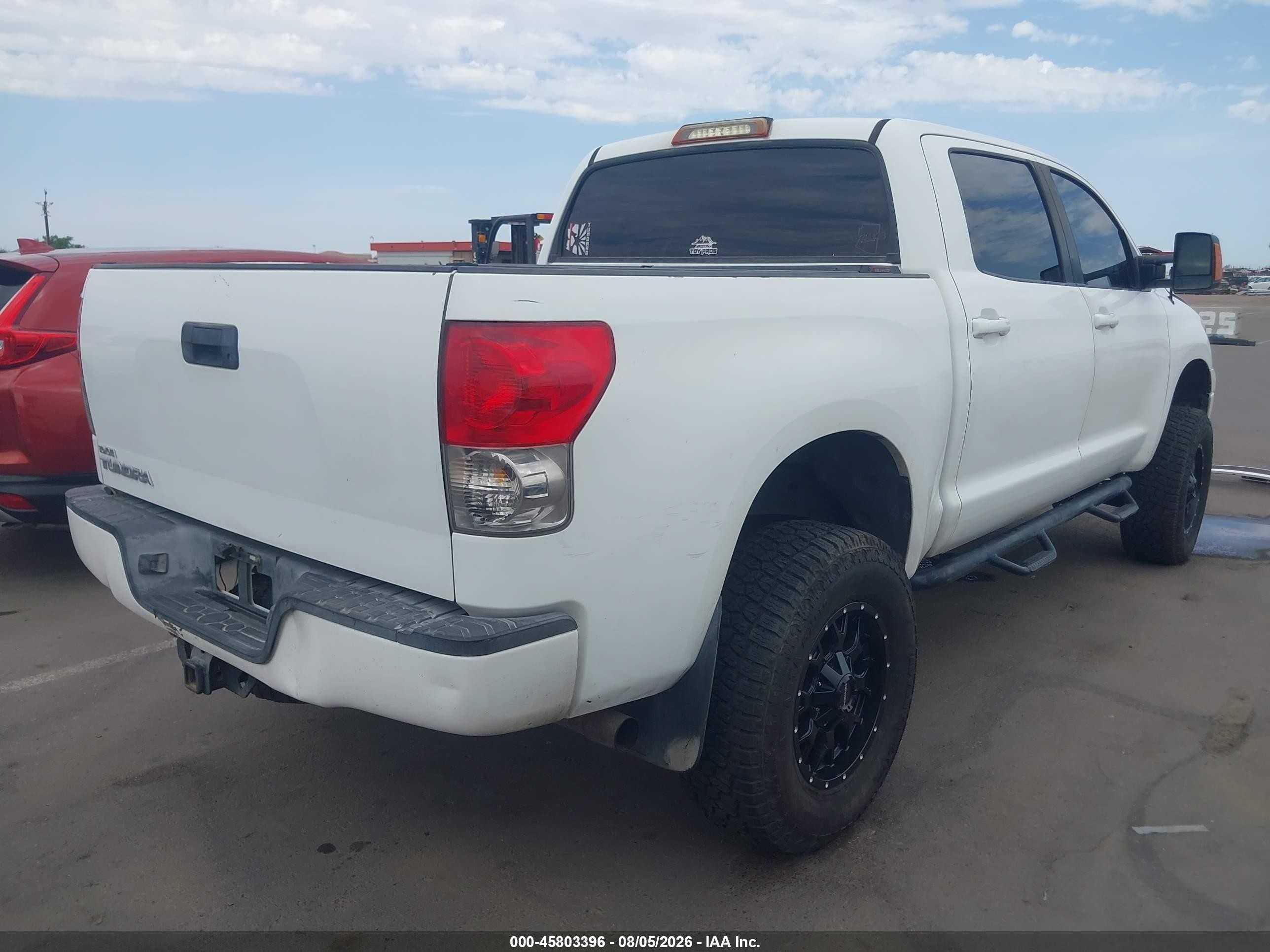 2008 Toyota Tundra Sr5 5.7l V8 White vin: 5TFDV54108X056655