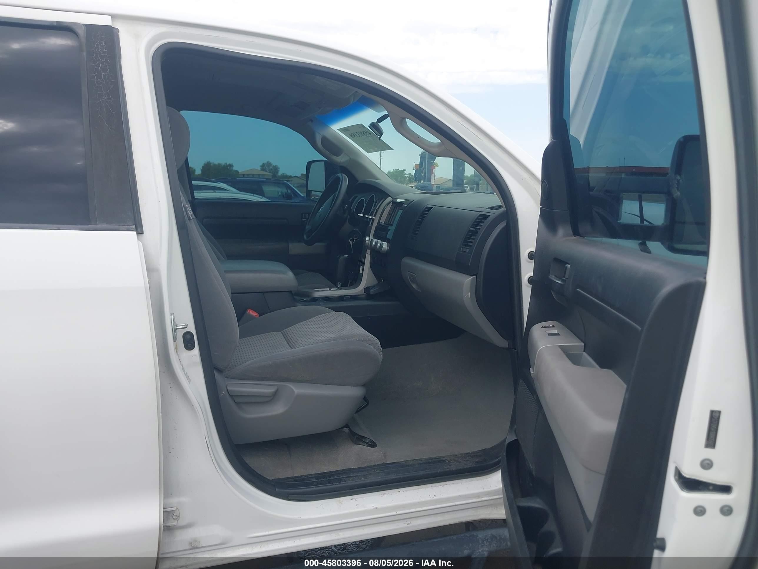 2008 Toyota Tundra Sr5 5.7l V8 White vin: 5TFDV54108X056655