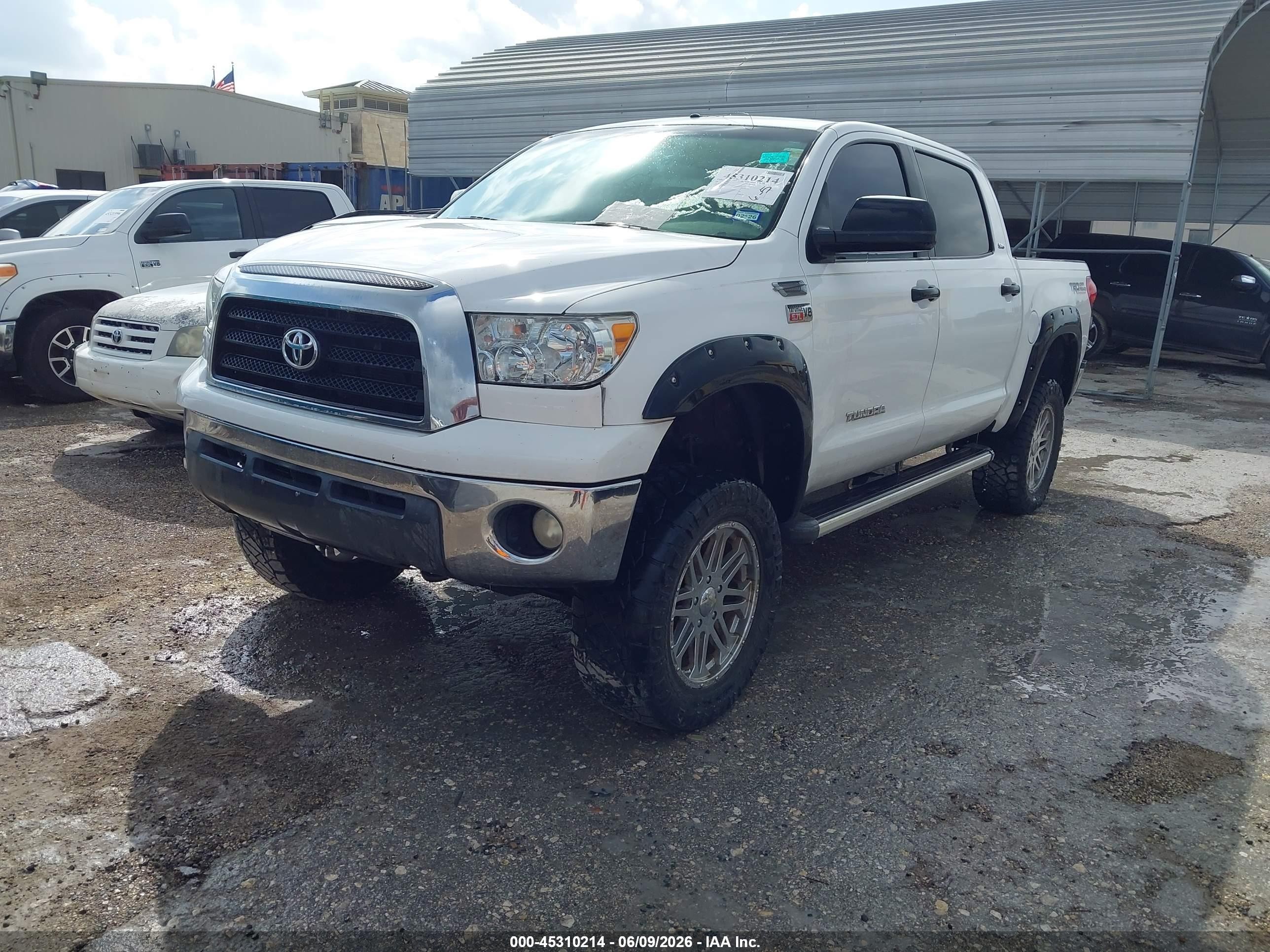 2008 Toyota Tundra Sr5 5.7l V8 White vin: 5TFDV54138X070159