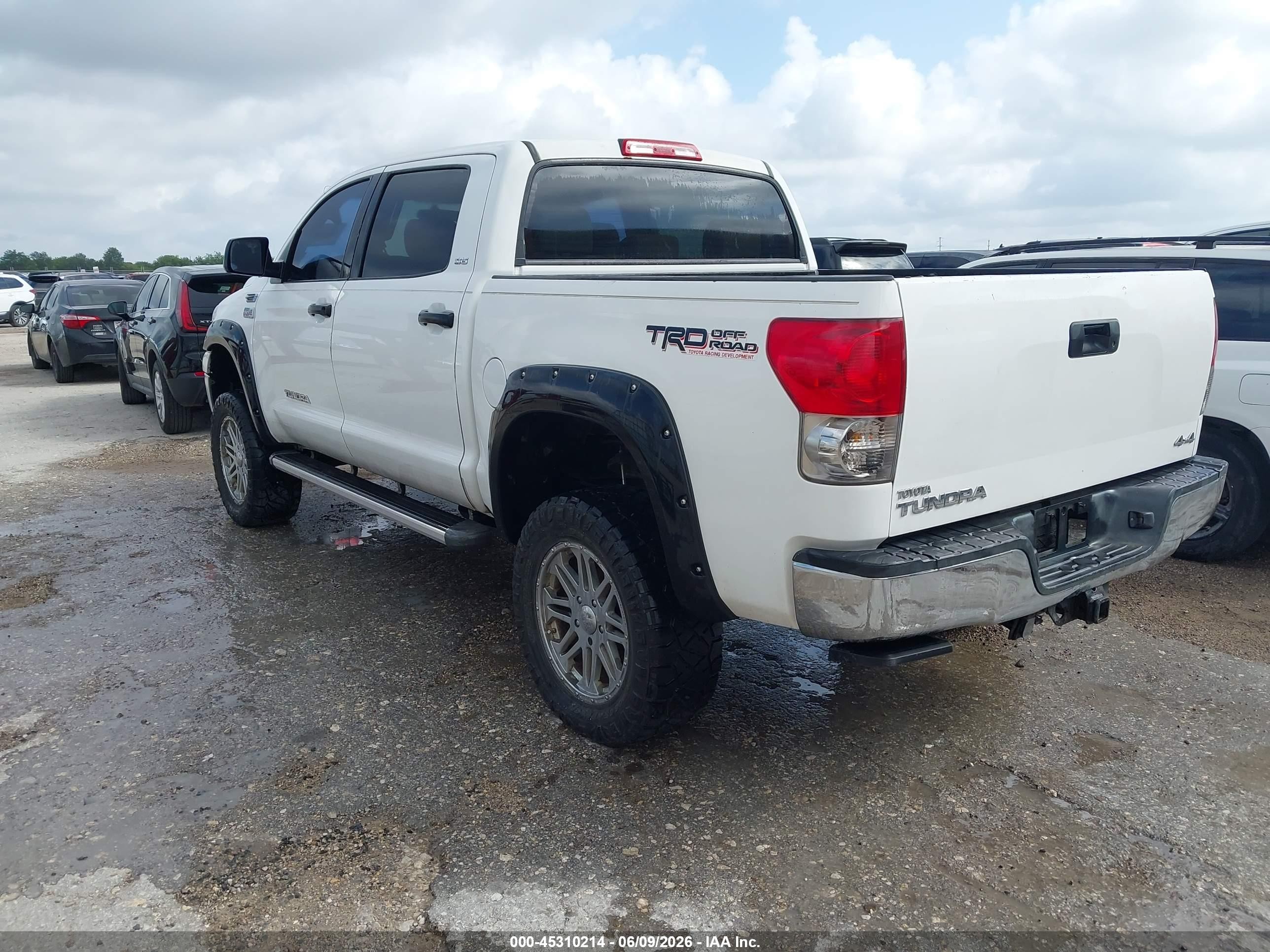 2008 Toyota Tundra Sr5 5.7l V8 White vin: 5TFDV54138X070159