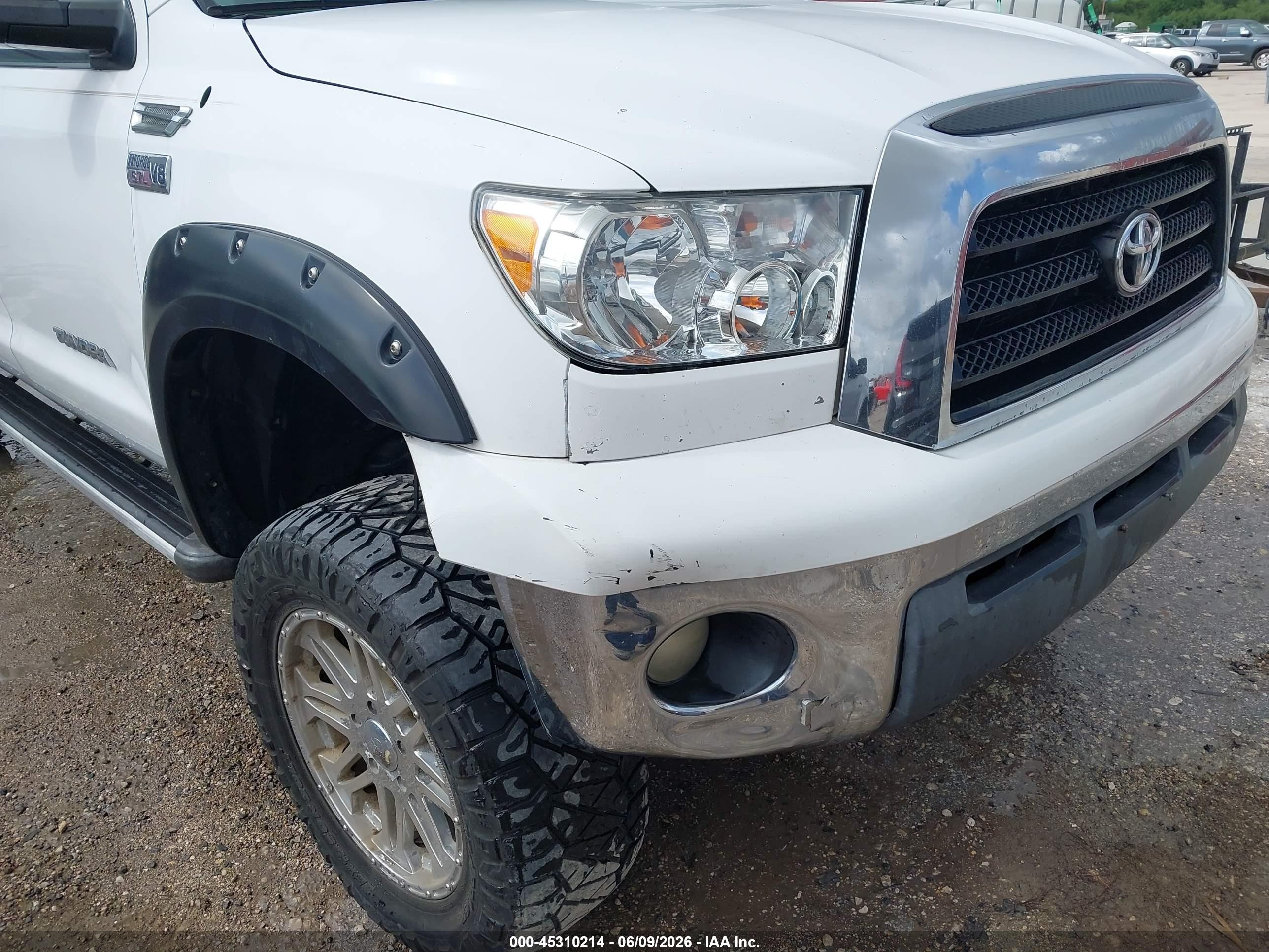 2008 Toyota Tundra Sr5 5.7l V8 White vin: 5TFDV54138X070159