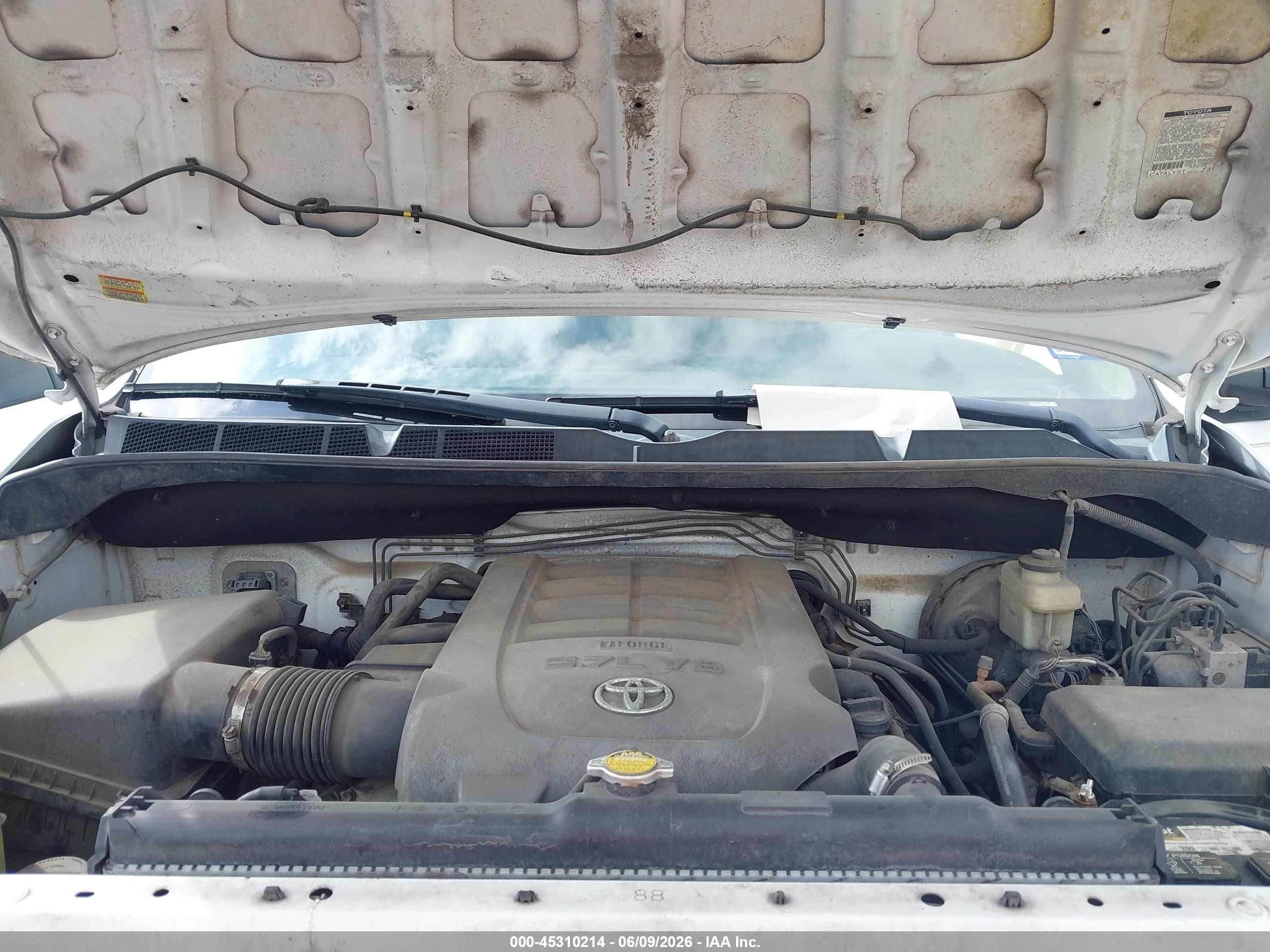 2008 Toyota Tundra Sr5 5.7l V8 White vin: 5TFDV54138X070159