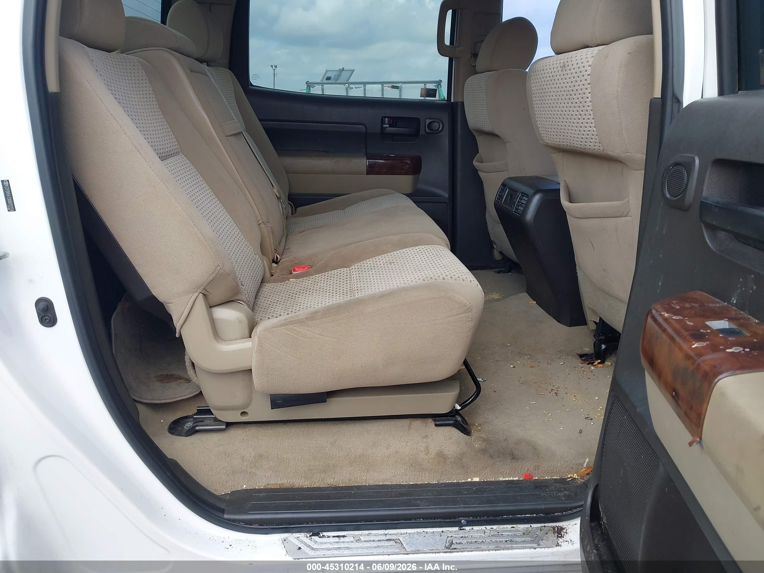2008 Toyota Tundra Sr5 5.7l V8 White vin: 5TFDV54138X070159