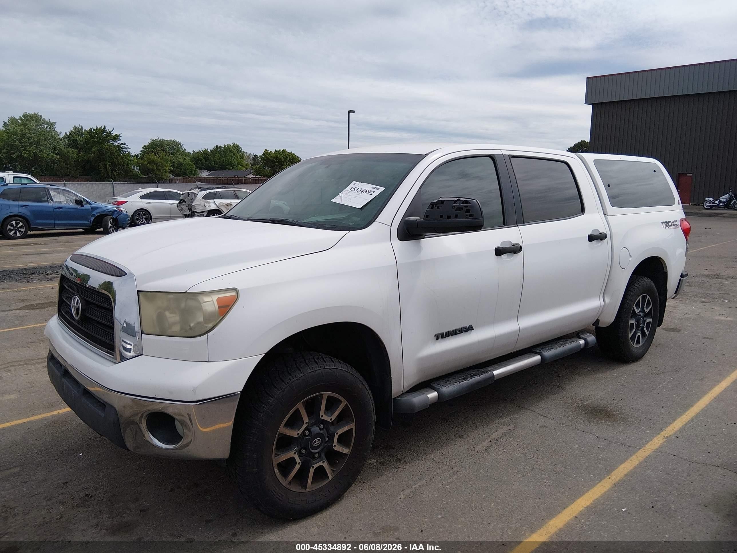 2008 Toyota Tundra Sr5 5.7l V8 White vin: 5TFDV54148X044895