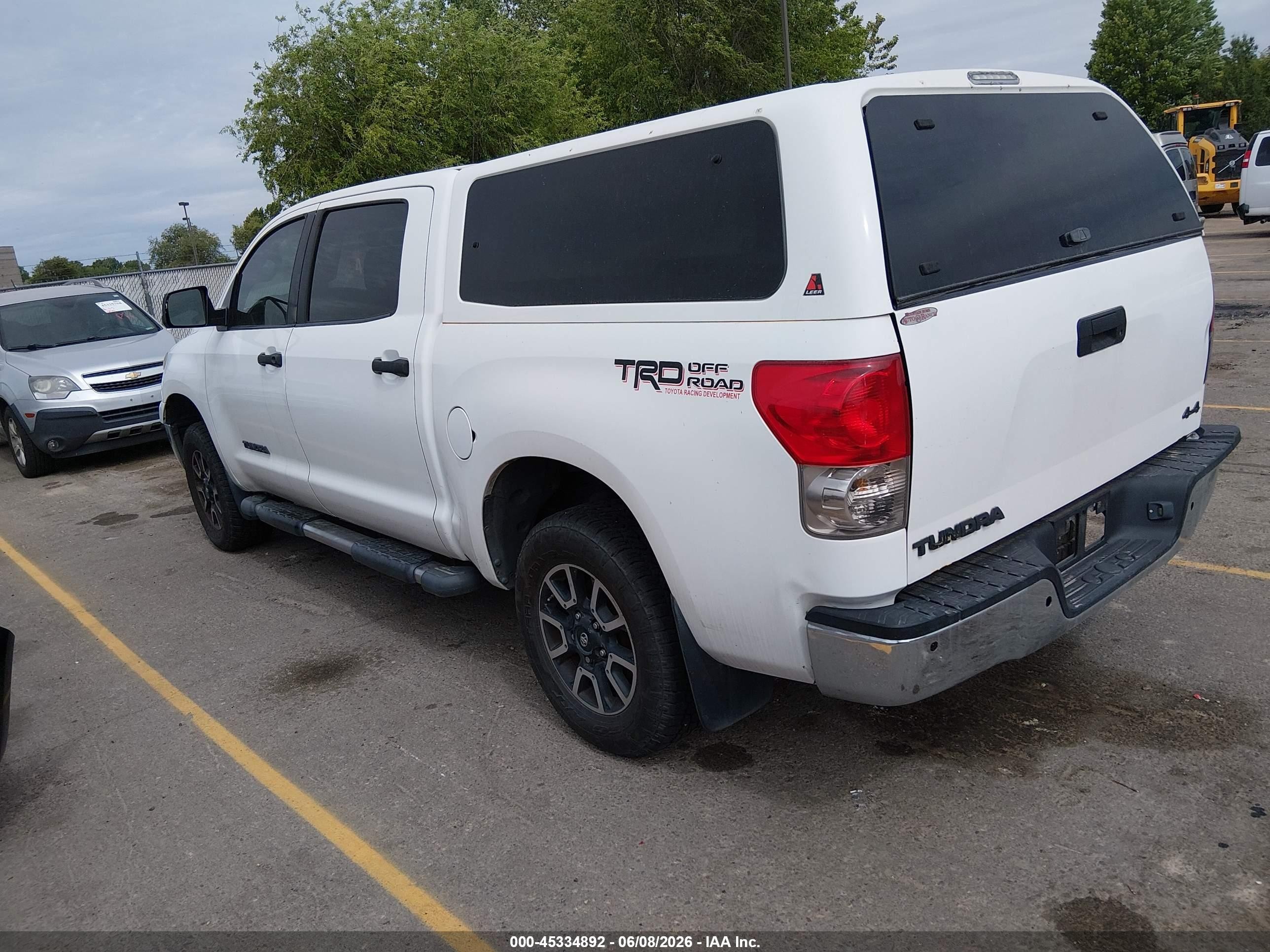 2008 Toyota Tundra Sr5 5.7l V8 White vin: 5TFDV54148X044895