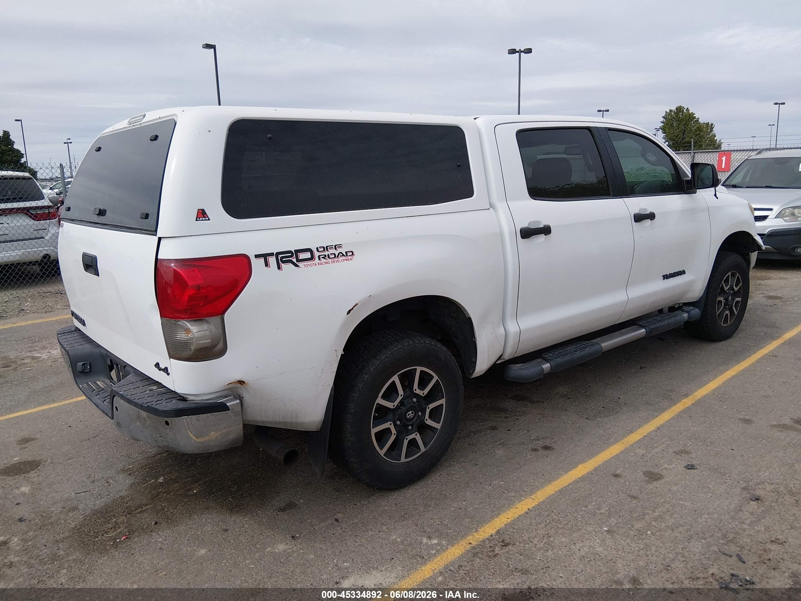 2008 Toyota Tundra Sr5 5.7l V8 White vin: 5TFDV54148X044895