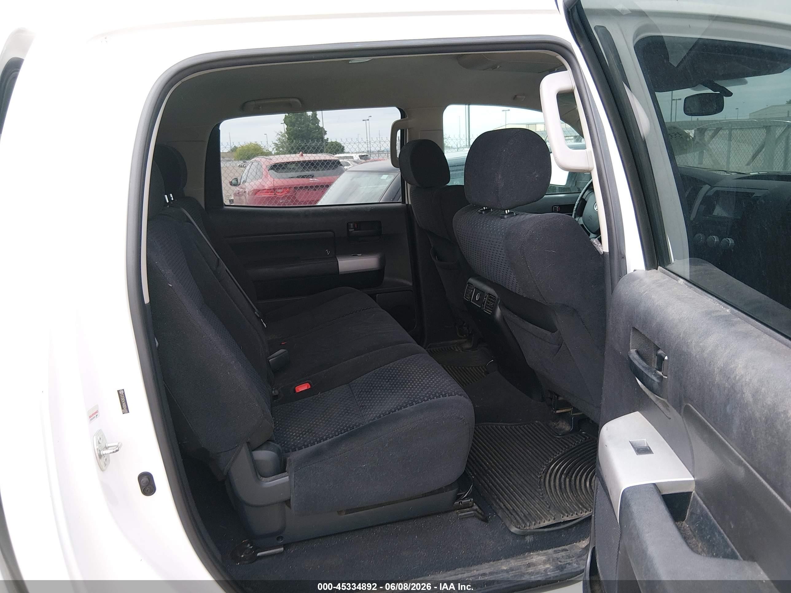2008 Toyota Tundra Sr5 5.7l V8 White vin: 5TFDV54148X044895