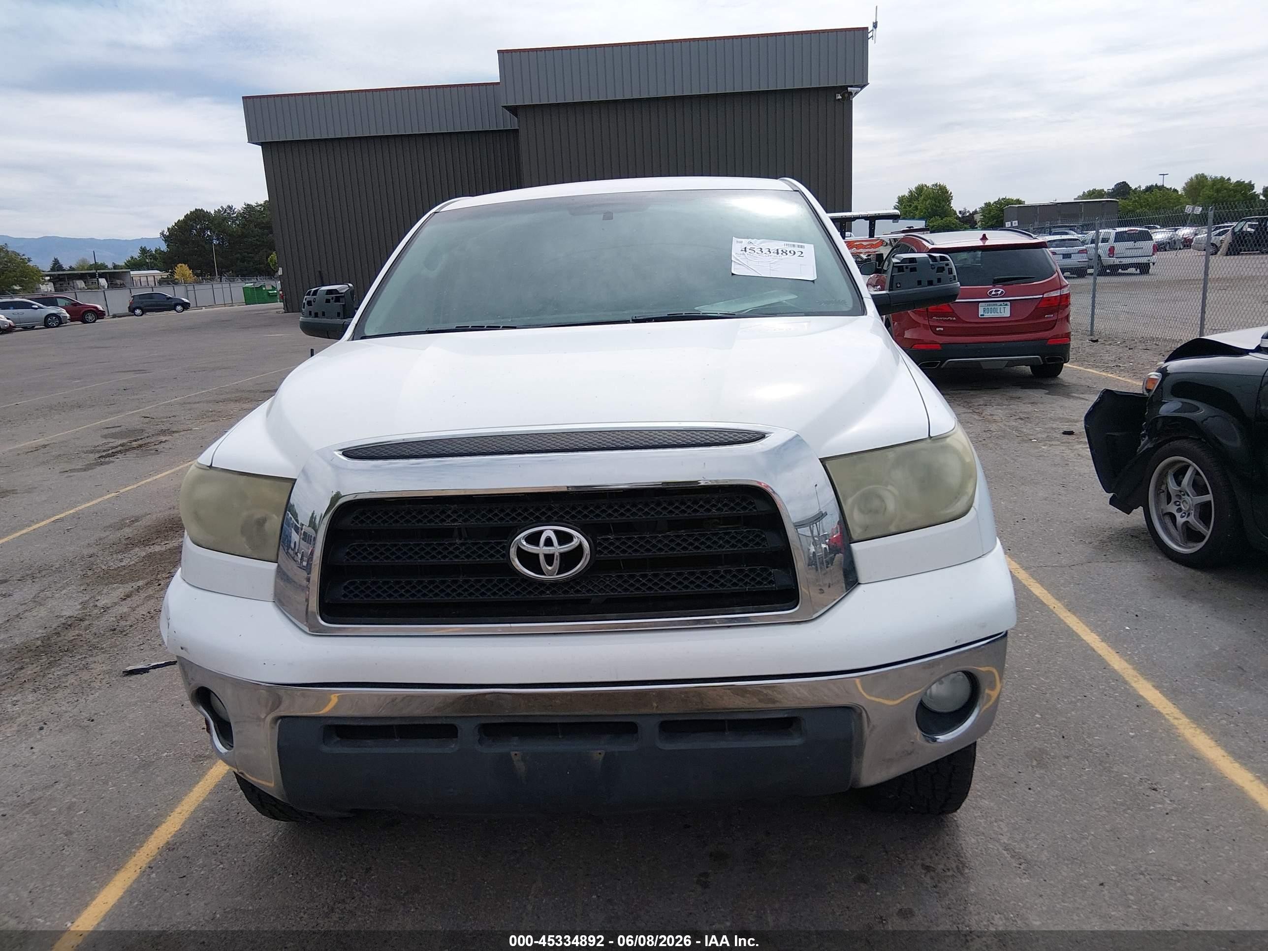 2008 Toyota Tundra Sr5 5.7l V8 White vin: 5TFDV54148X044895