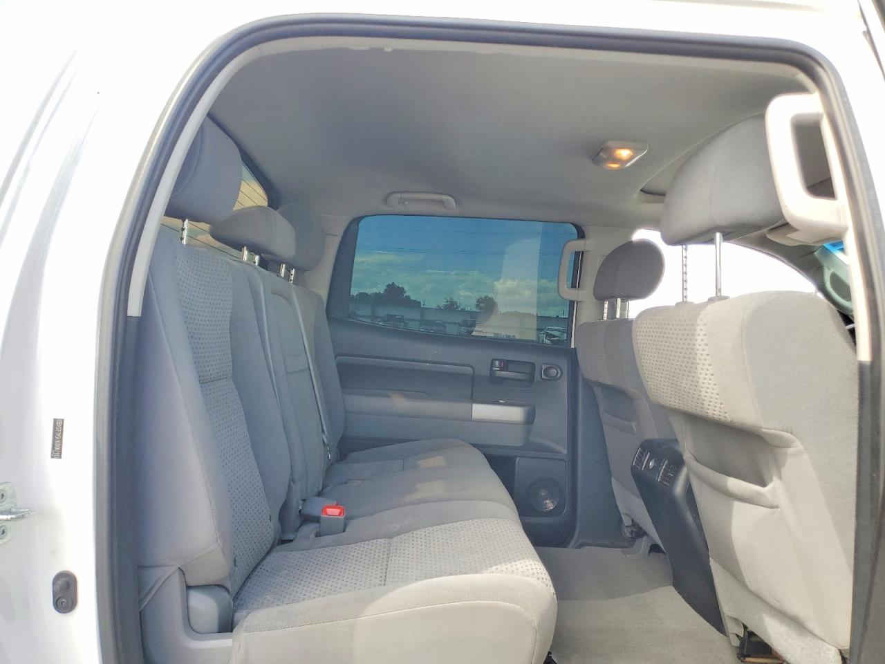 2009 Toyota Tundra Sr5 White vin: 5TFDV54169X087183