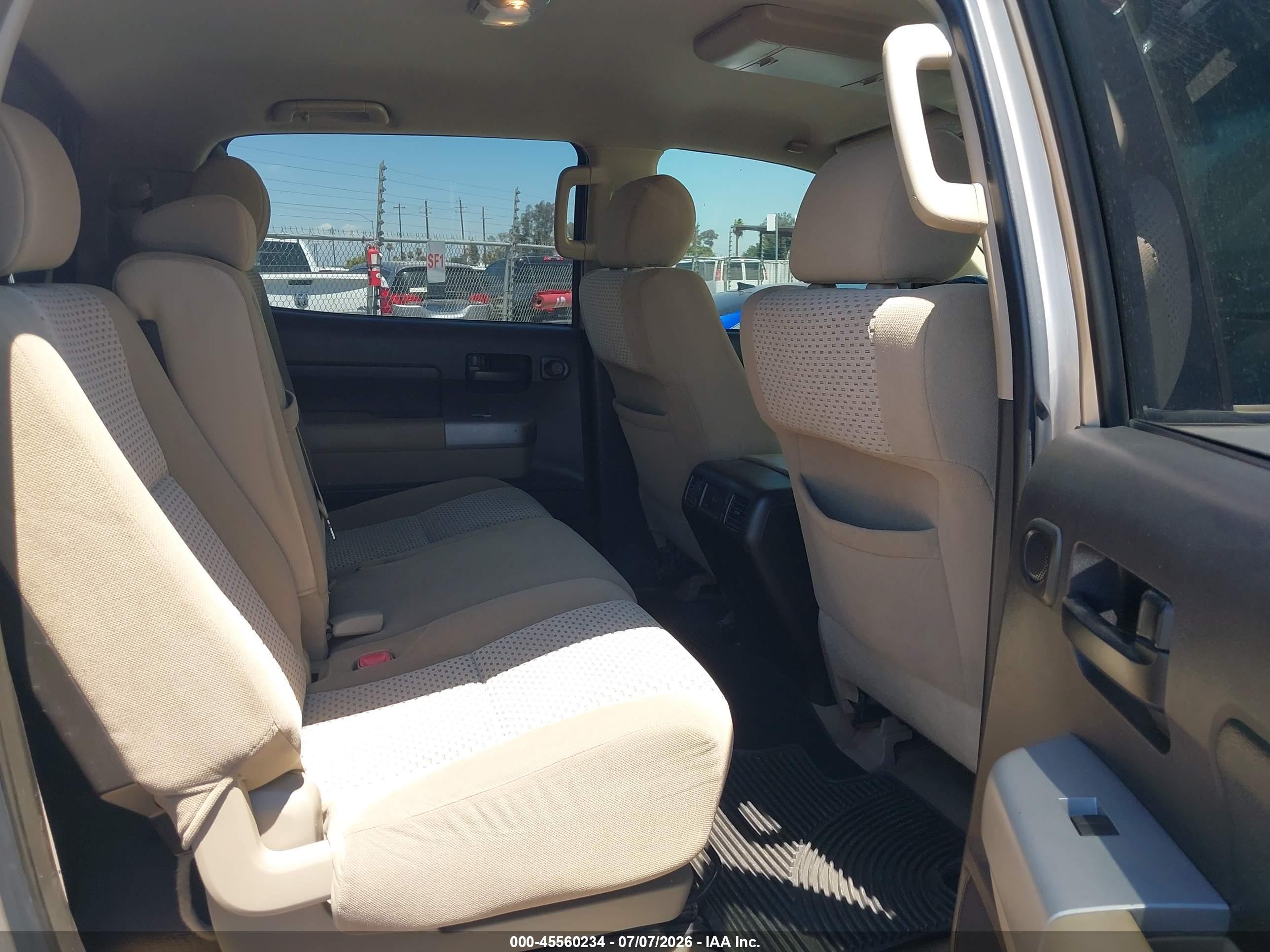 2008 Toyota Tundra Sr5 5.7l V8 Beige vin: 5TFDV54188X038548