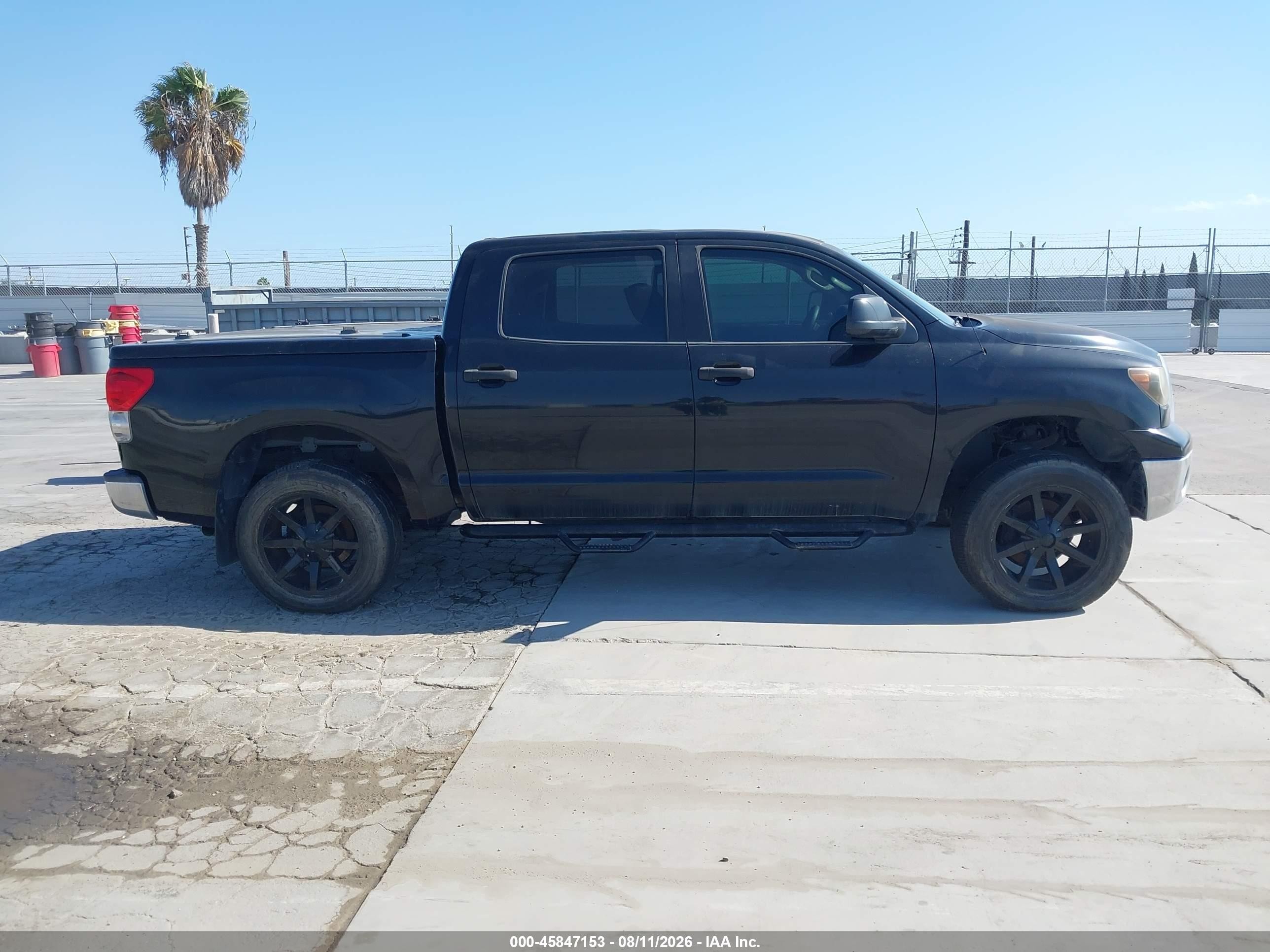 2008 Toyota Tundra Base 5.7l V8 Черный vin: 5TFDV54188X078614