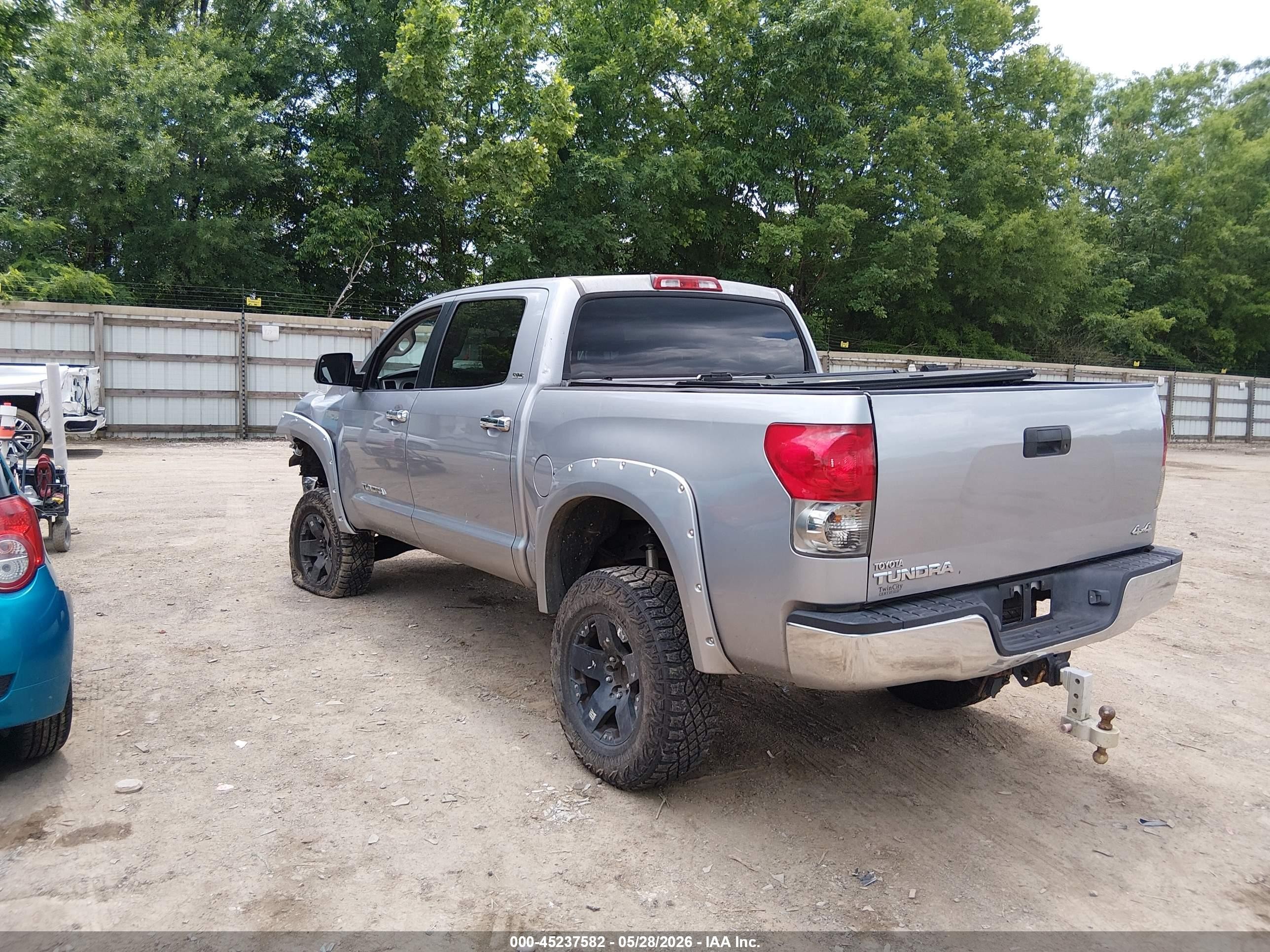 2008 Toyota Tundra Sr5 5.7l V8 Silver vin: 5TFDV54198X056329