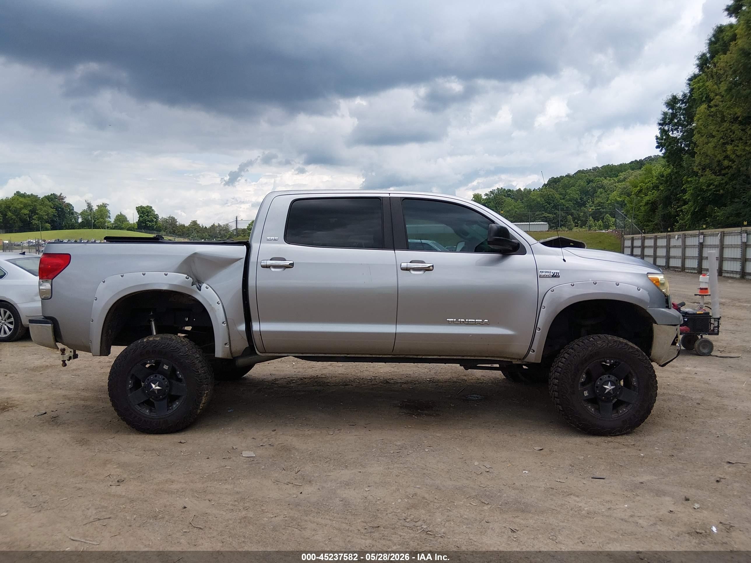 2008 Toyota Tundra Sr5 5.7l V8 Silver vin: 5TFDV54198X056329