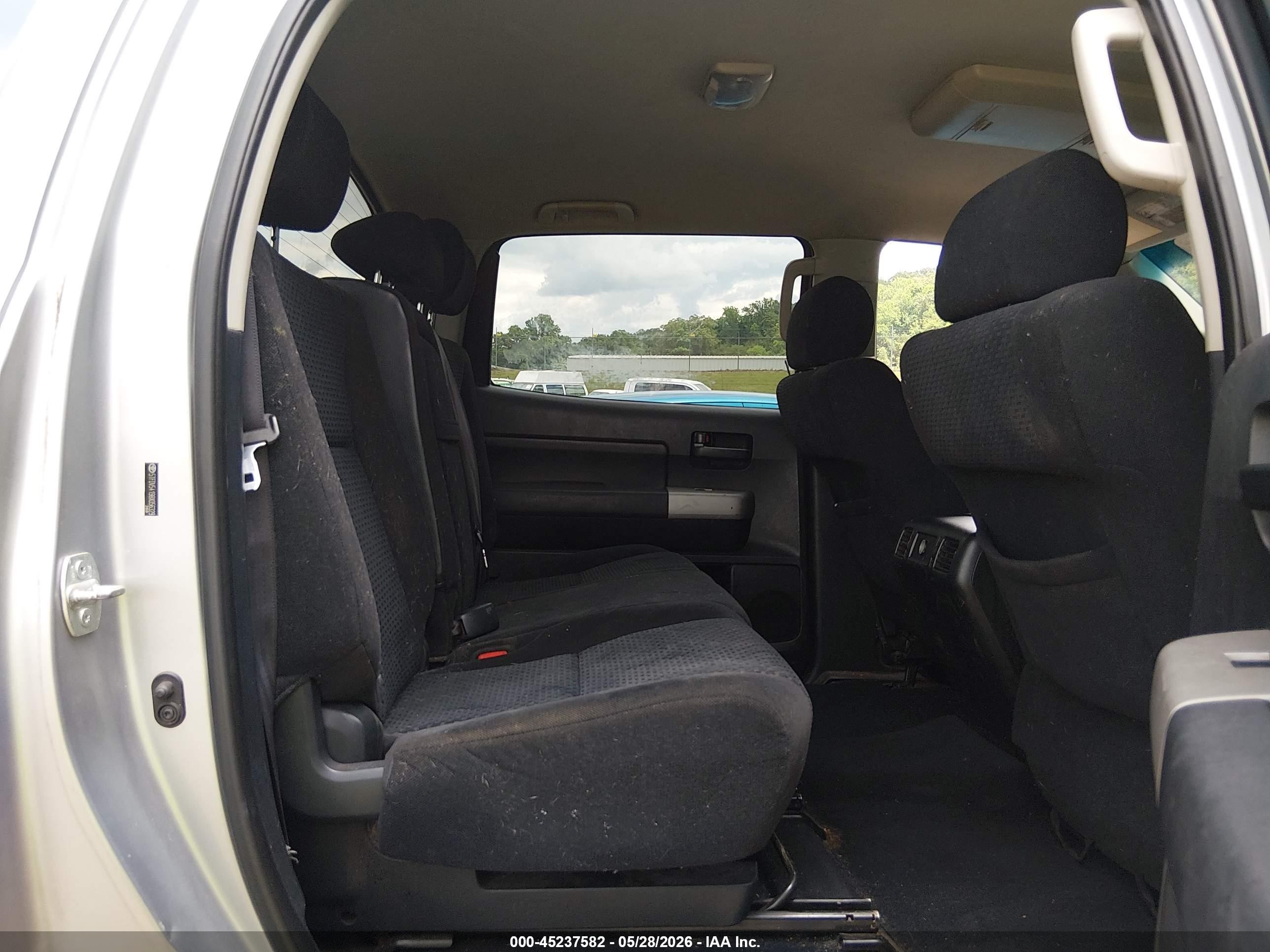 2008 Toyota Tundra Sr5 5.7l V8 Silver vin: 5TFDV54198X056329
