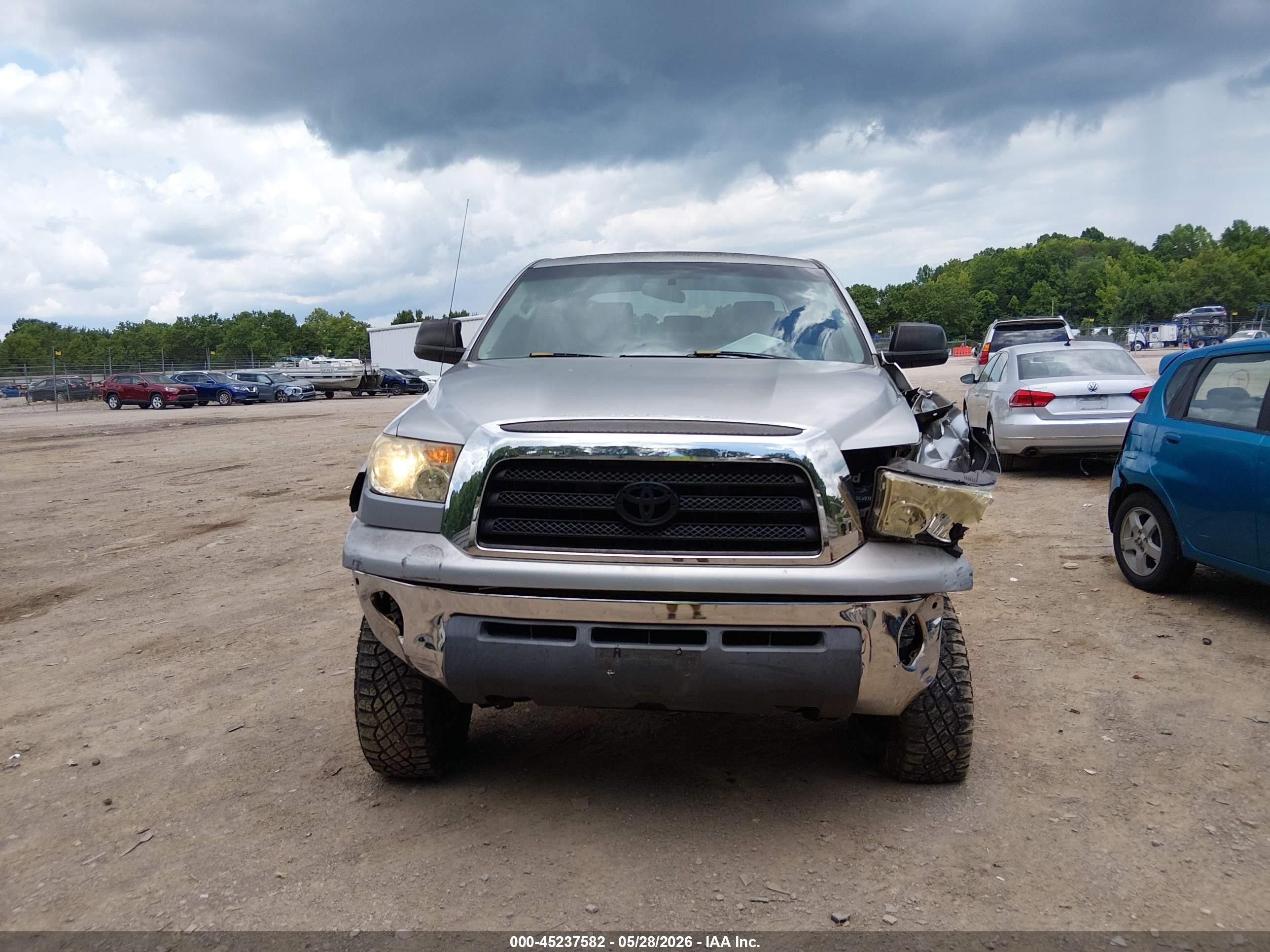 2008 Toyota Tundra Sr5 5.7l V8 Silver vin: 5TFDV54198X056329
