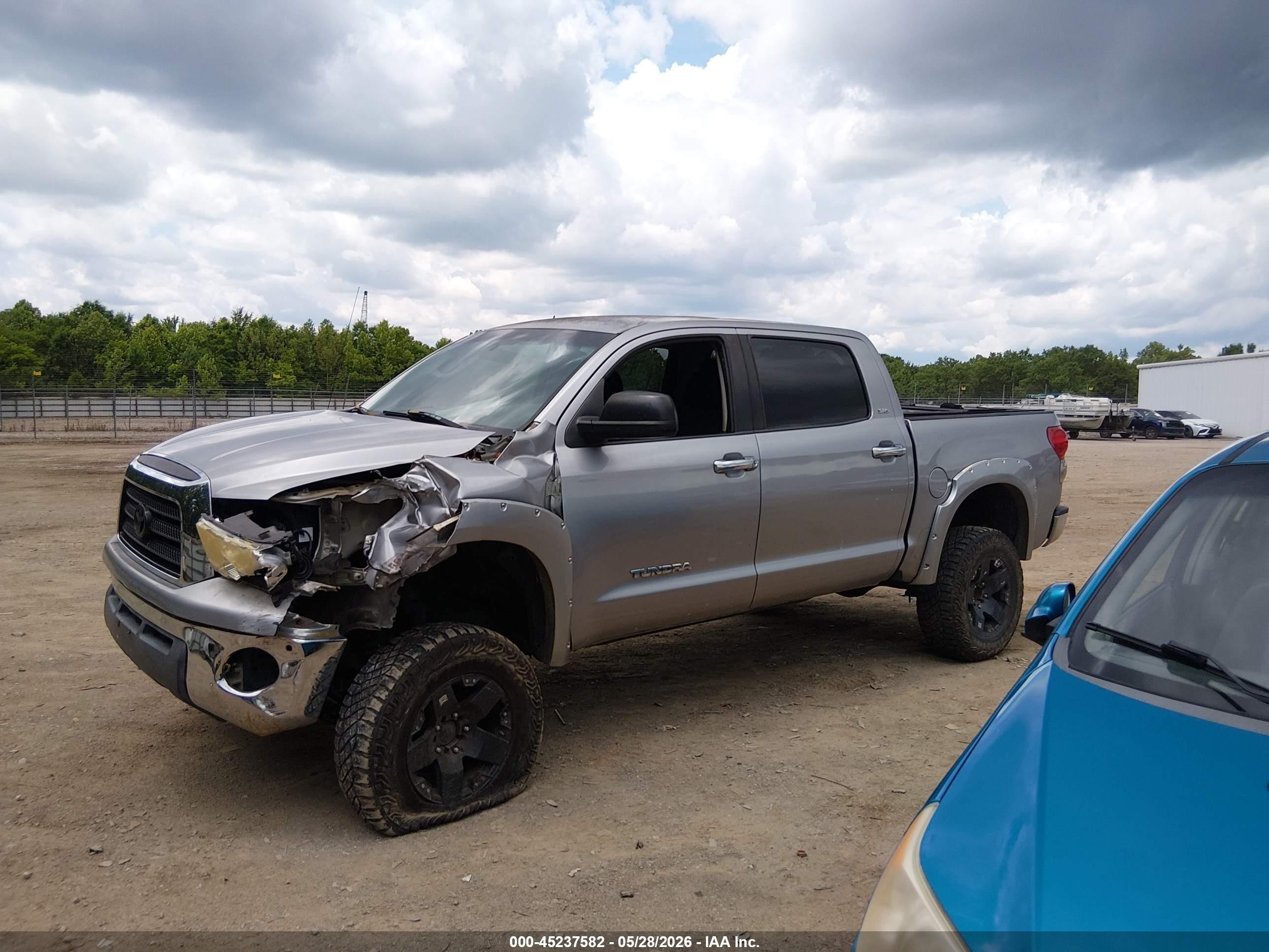 2008 Toyota Tundra Sr5 5.7l V8 Silver vin: 5TFDV54198X056329