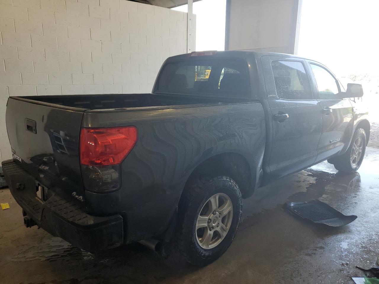 2008 Toyota Tundra Crewmax Limited Gray vin: 5TFDV58198X043588 Damage: Right Bed Side, Dent(S) W/ Paint Dmg, 9 To 10 Inches