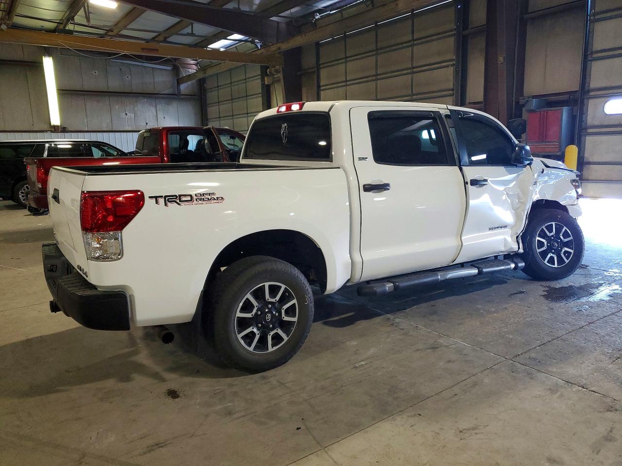 2013 Toyota Tundra Crewmax Sr5 White vin: 5TFDW5F10DX315195