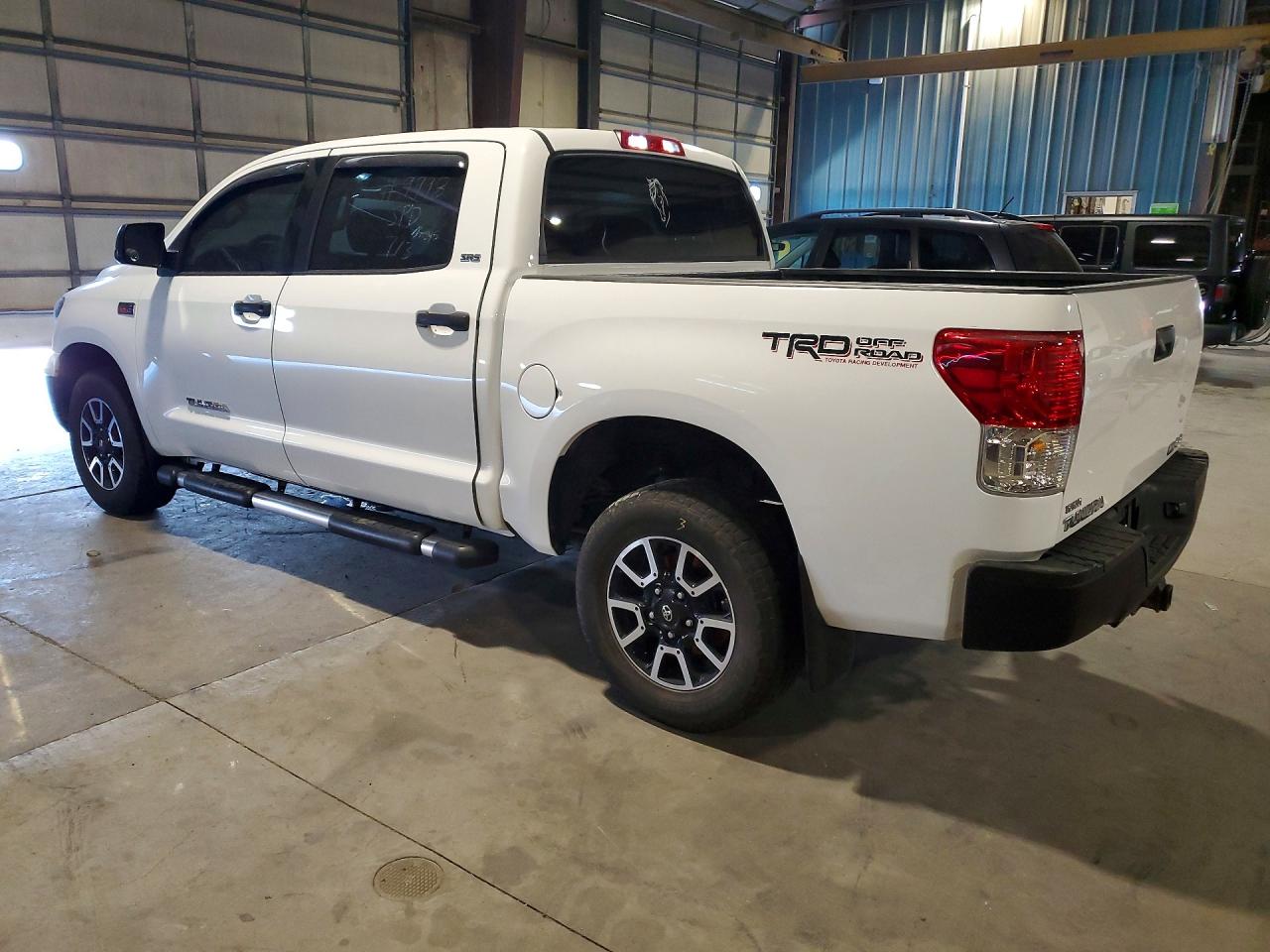 2013 Toyota Tundra Crewmax Sr5 White vin: 5TFDW5F10DX315195