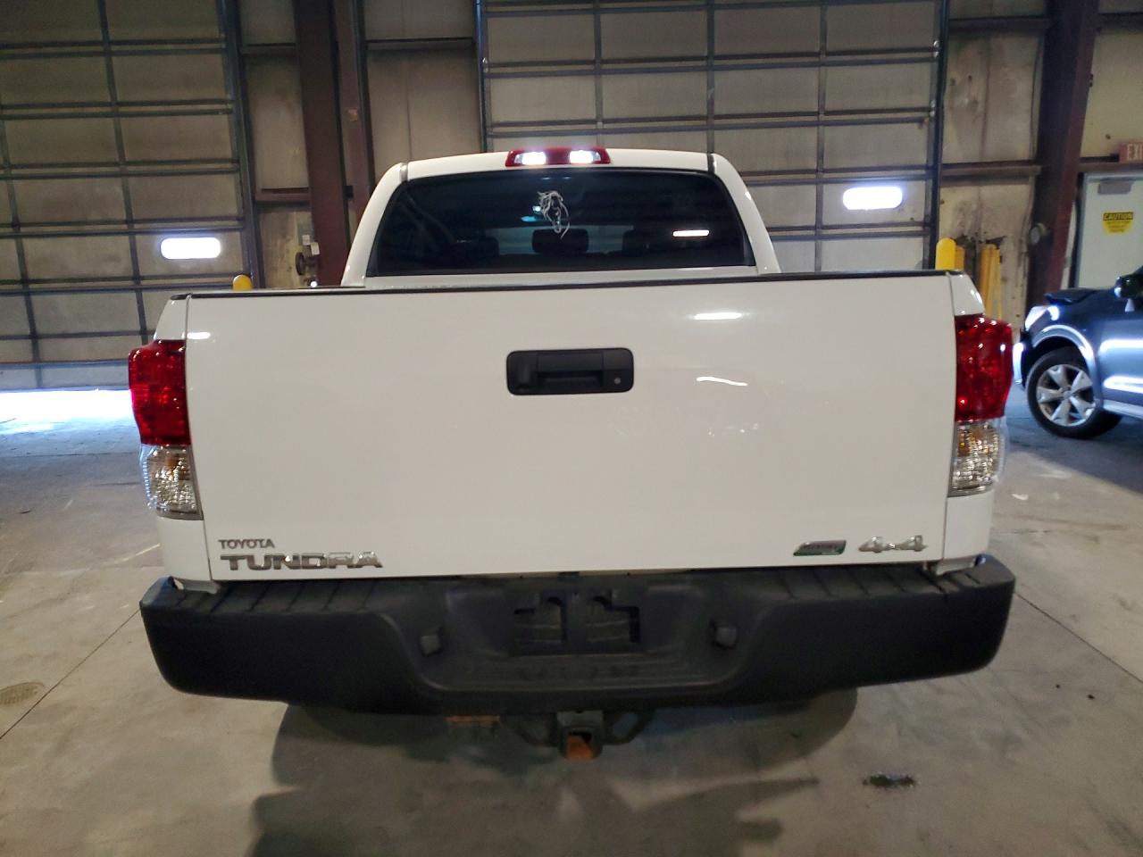 2013 Toyota Tundra Crewmax Sr5 White vin: 5TFDW5F10DX315195