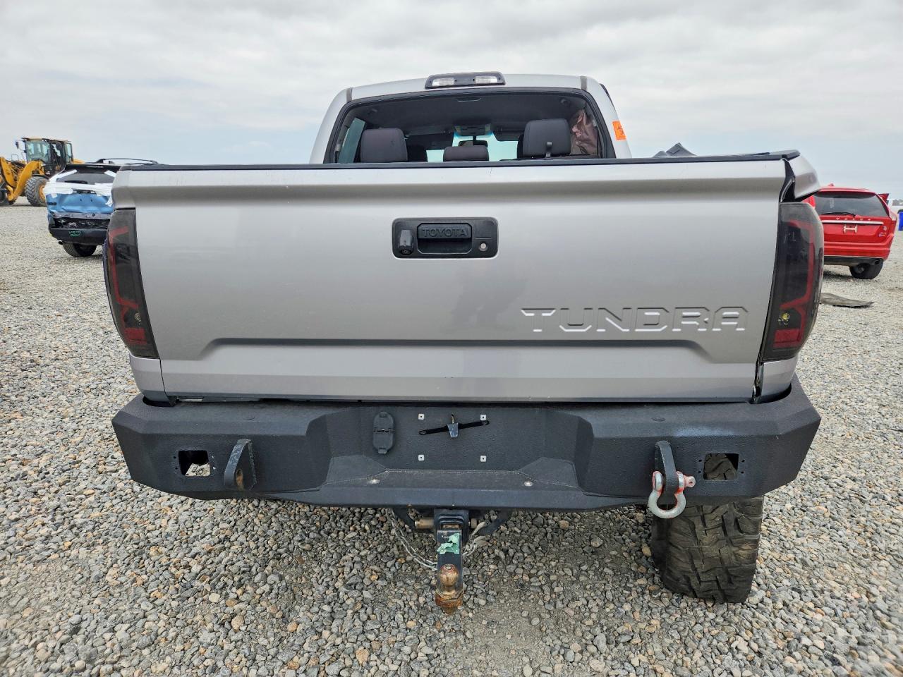 2014 Toyota Tundra Crewmax Sr5 Silver vin: 5TFDW5F10EX350983