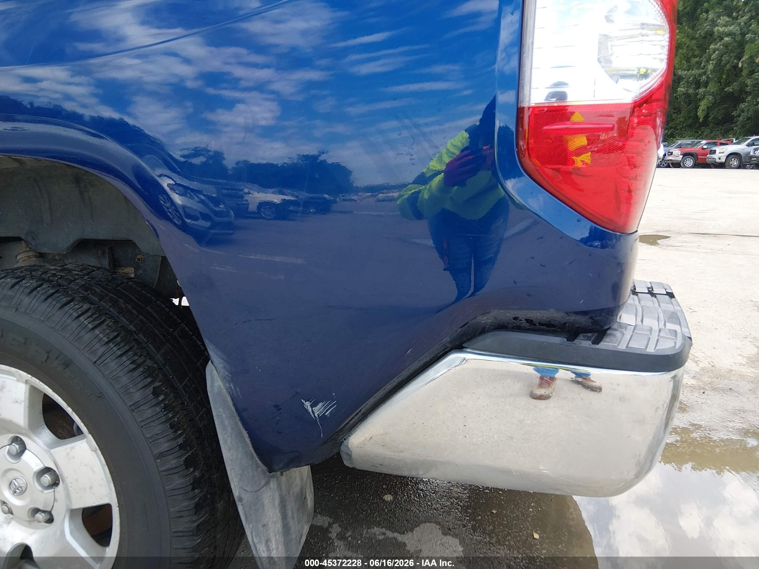 2014 Toyota Tundra Sr5 5.7l V8 Blue vin: 5TFDW5F10EX395115