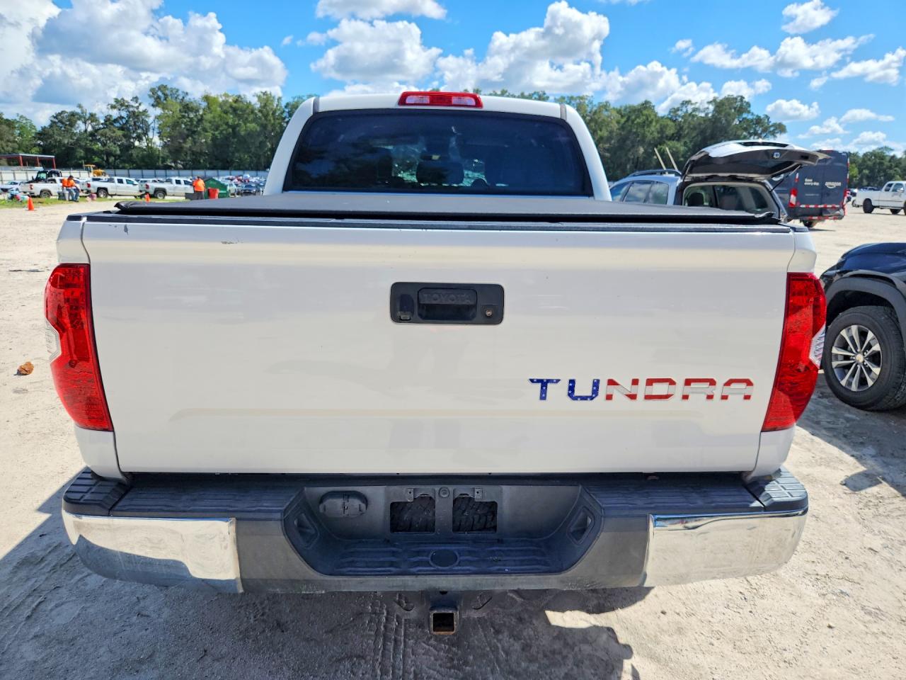 2015 Toyota Tundra Sr5 White vin: 5TFDW5F10FX482336