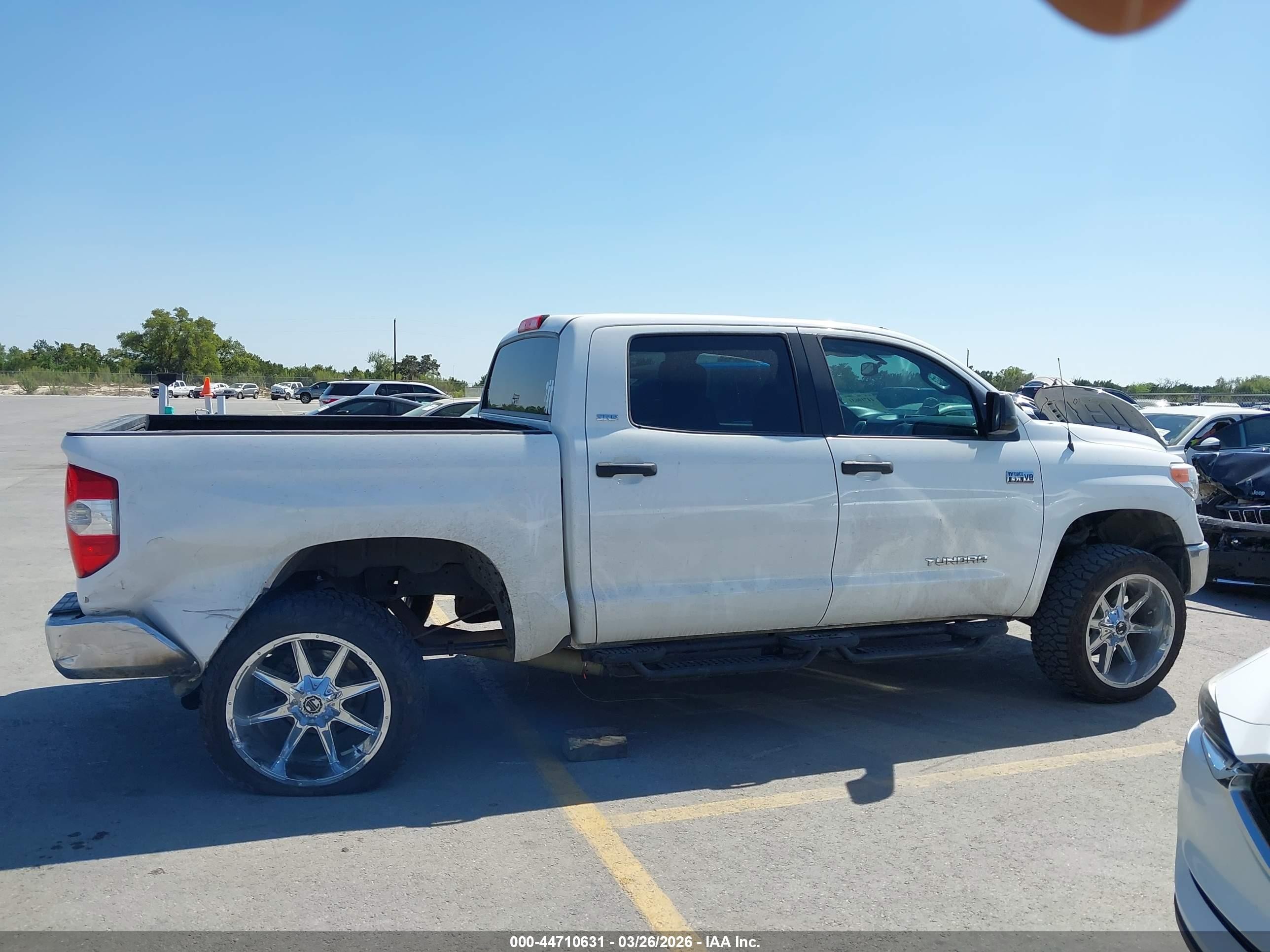 2014 Toyota Tundra Sr5 5.7l V8 Белый vin: 5TFDW5F11EX351317