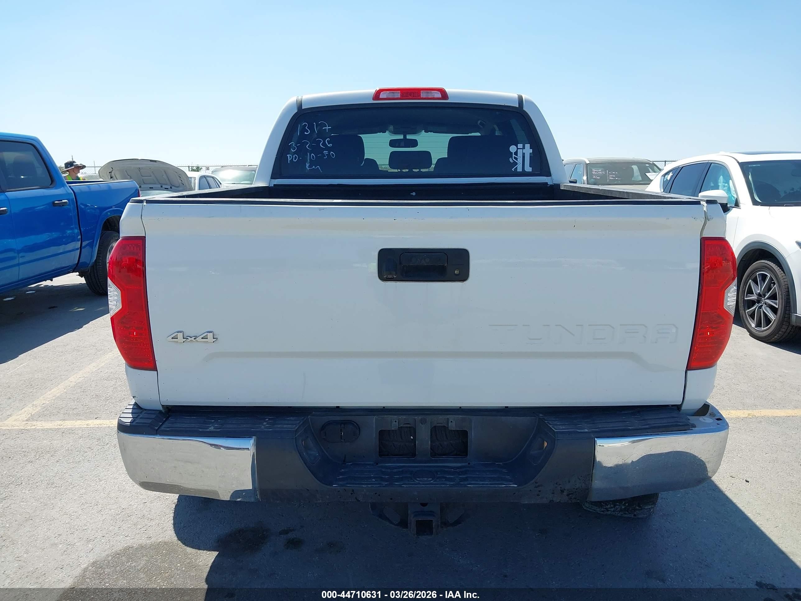 2014 Toyota Tundra Sr5 5.7l V8 Белый vin: 5TFDW5F11EX351317