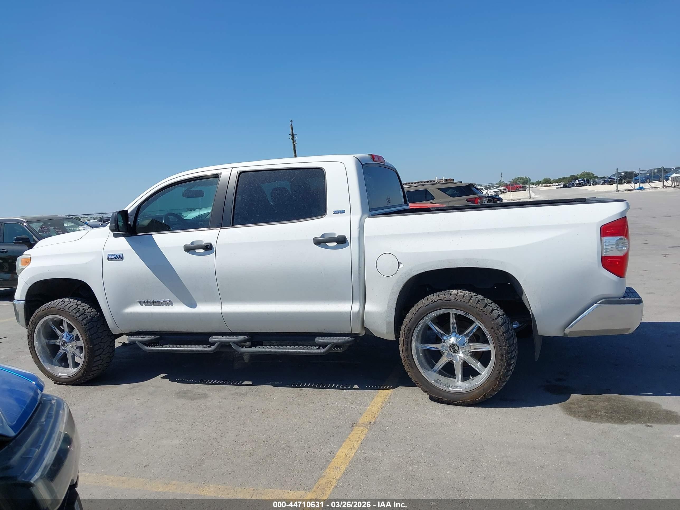 2014 Toyota Tundra Sr5 5.7l V8 Белый vin: 5TFDW5F11EX351317