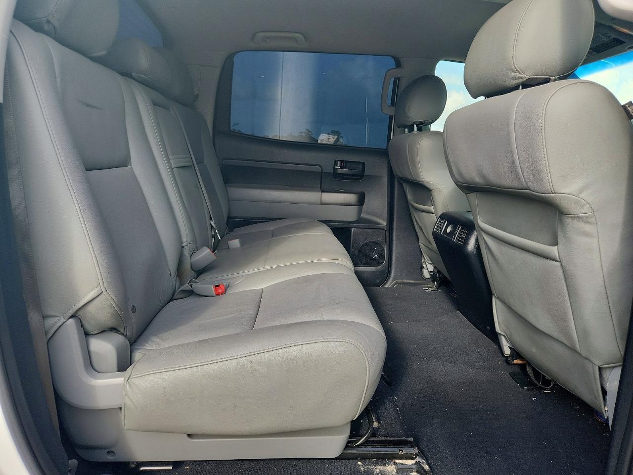 2012 Toyota Tundra Crewmax Sr5 White vin: 5TFDW5F12CX216845