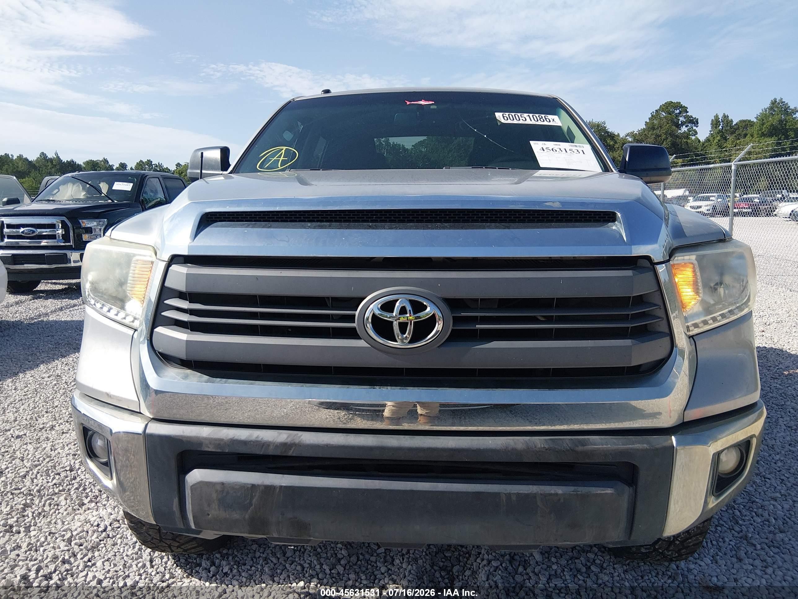 2014 Toyota Tundra Sr5 5.7l V8 Silver vin: 5TFDW5F12EX402341