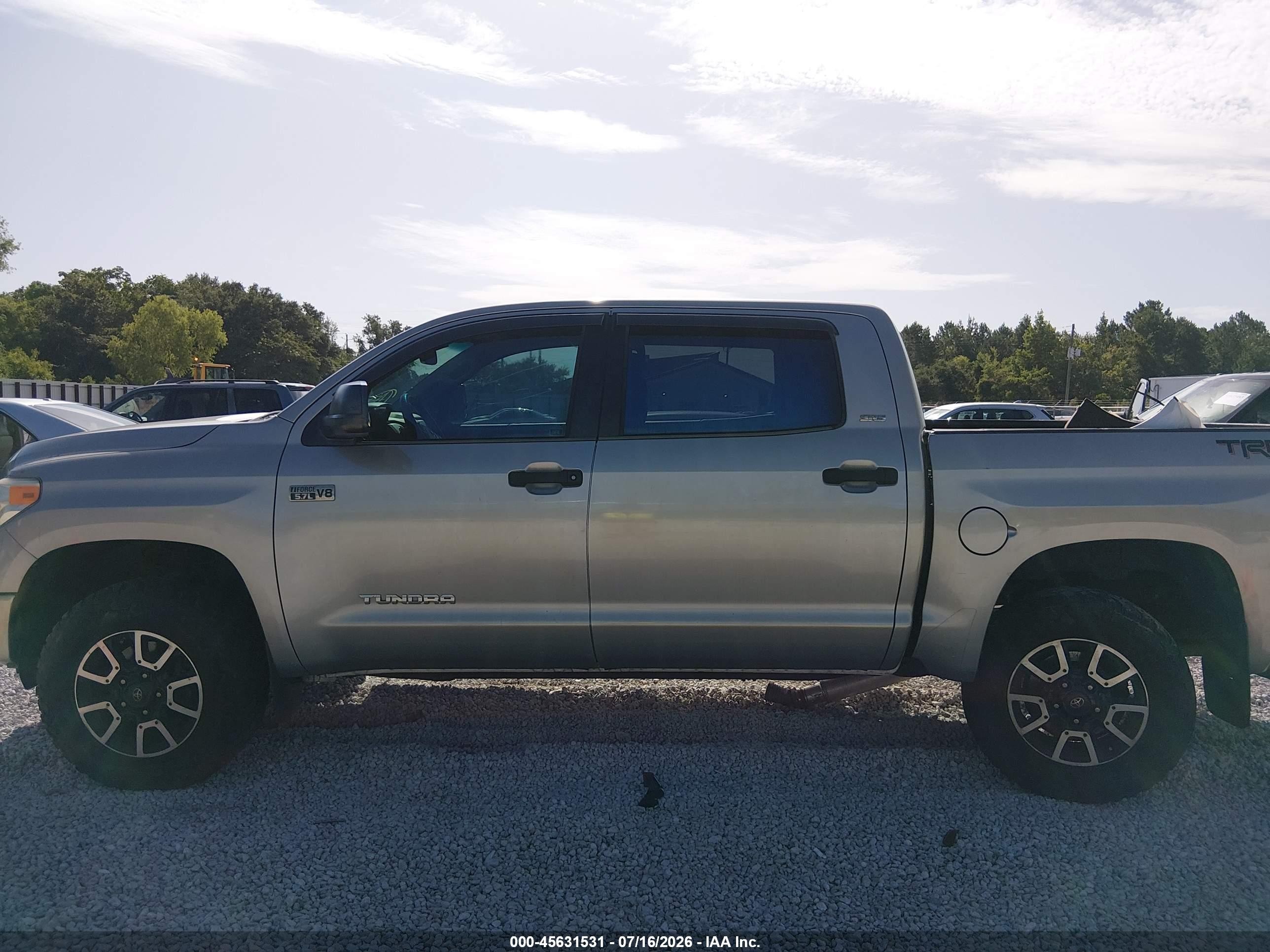 2014 Toyota Tundra Sr5 5.7l V8 Silver vin: 5TFDW5F12EX402341