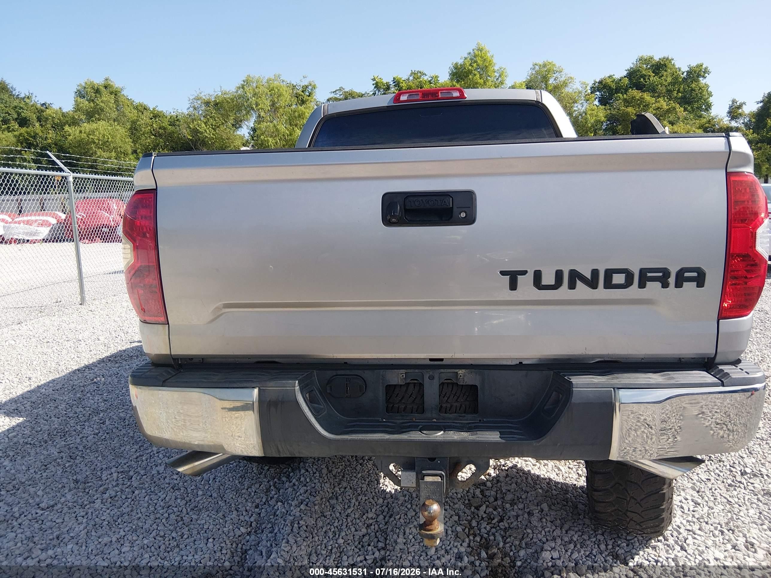 2014 Toyota Tundra Sr5 5.7l V8 Silver vin: 5TFDW5F12EX402341