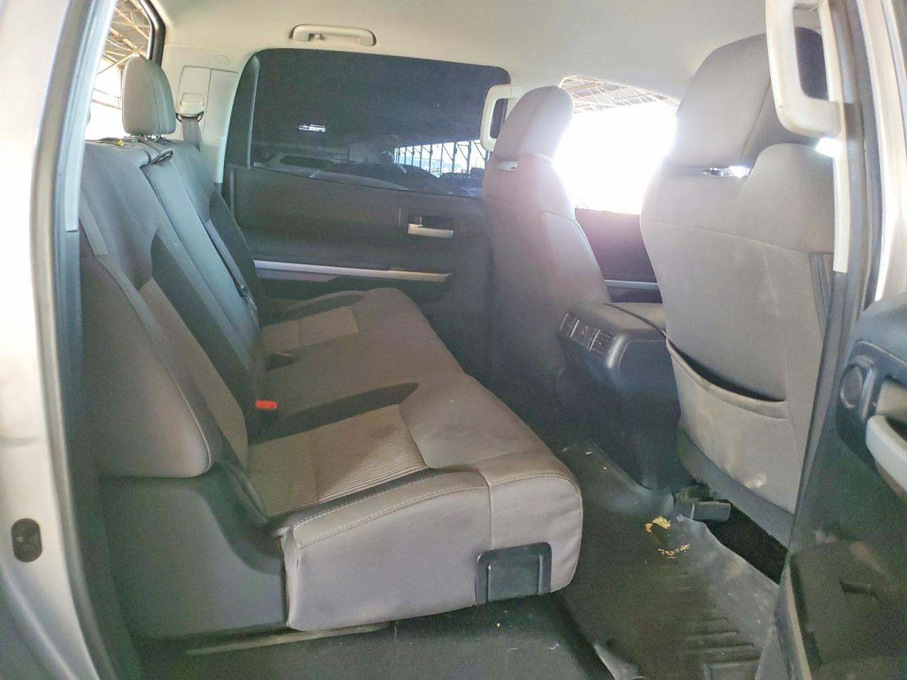 2016 Toyota Tundra Sr5 Silver vin: 5TFDW5F12GX563064