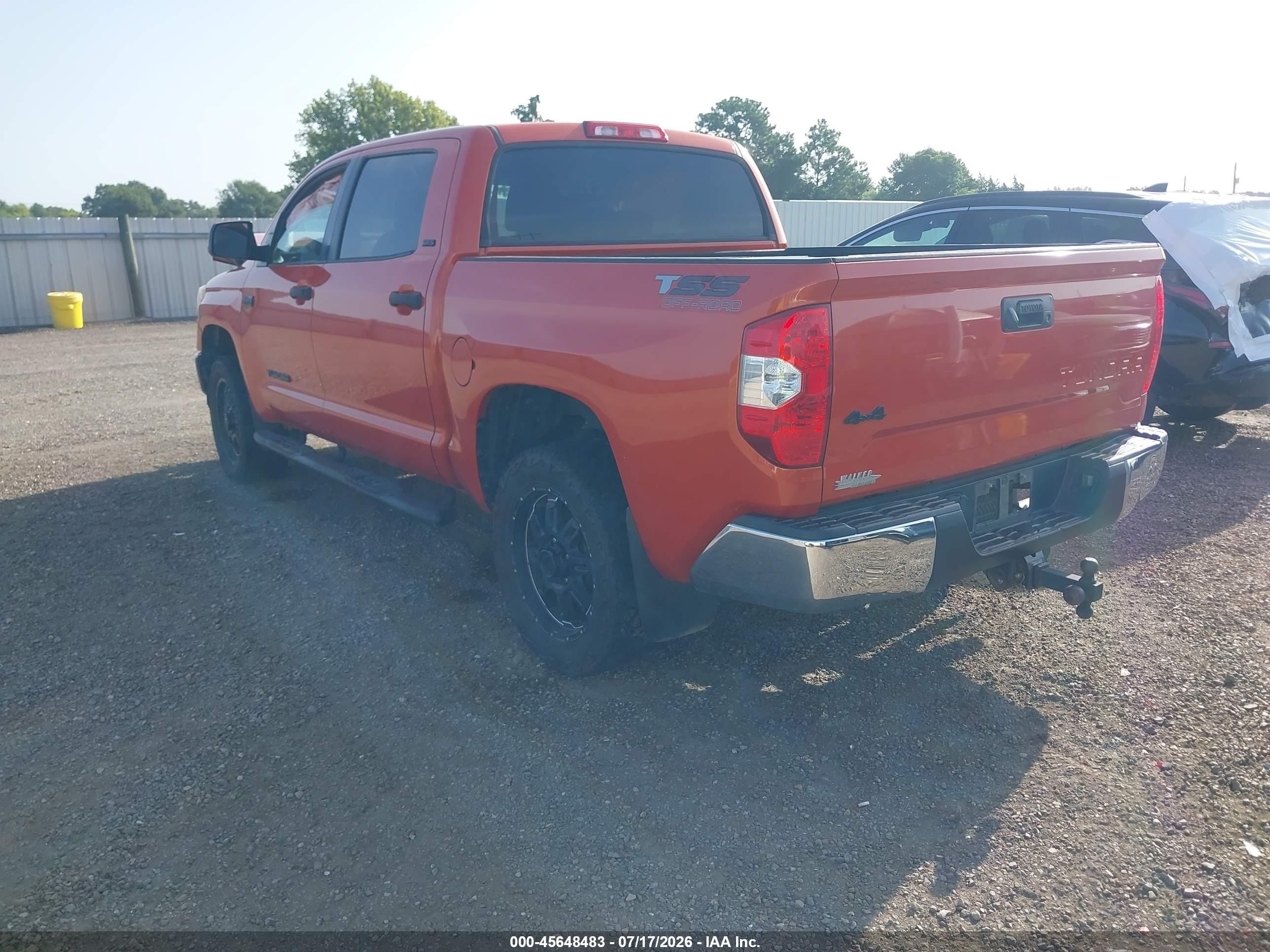 2017 Toyota Tundra Sr5 5.7l V8 Оранжевый vin: 5TFDW5F12HX593862
