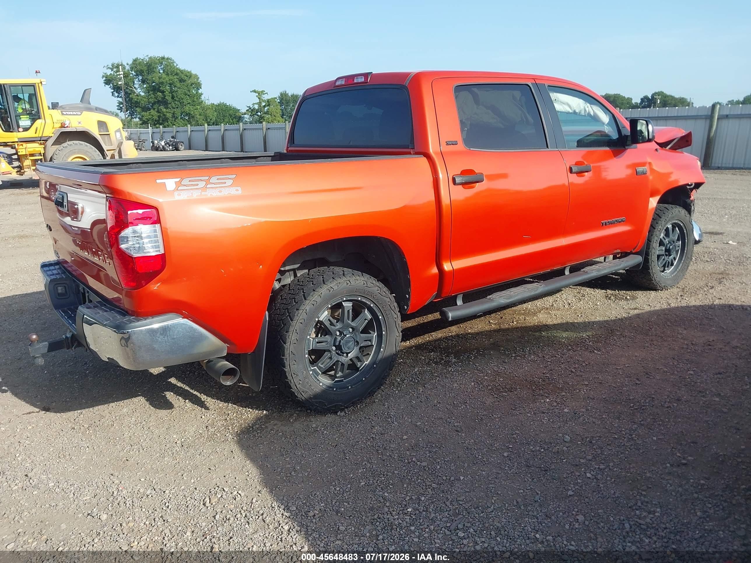 2017 Toyota Tundra Sr5 5.7l V8 Оранжевый vin: 5TFDW5F12HX593862