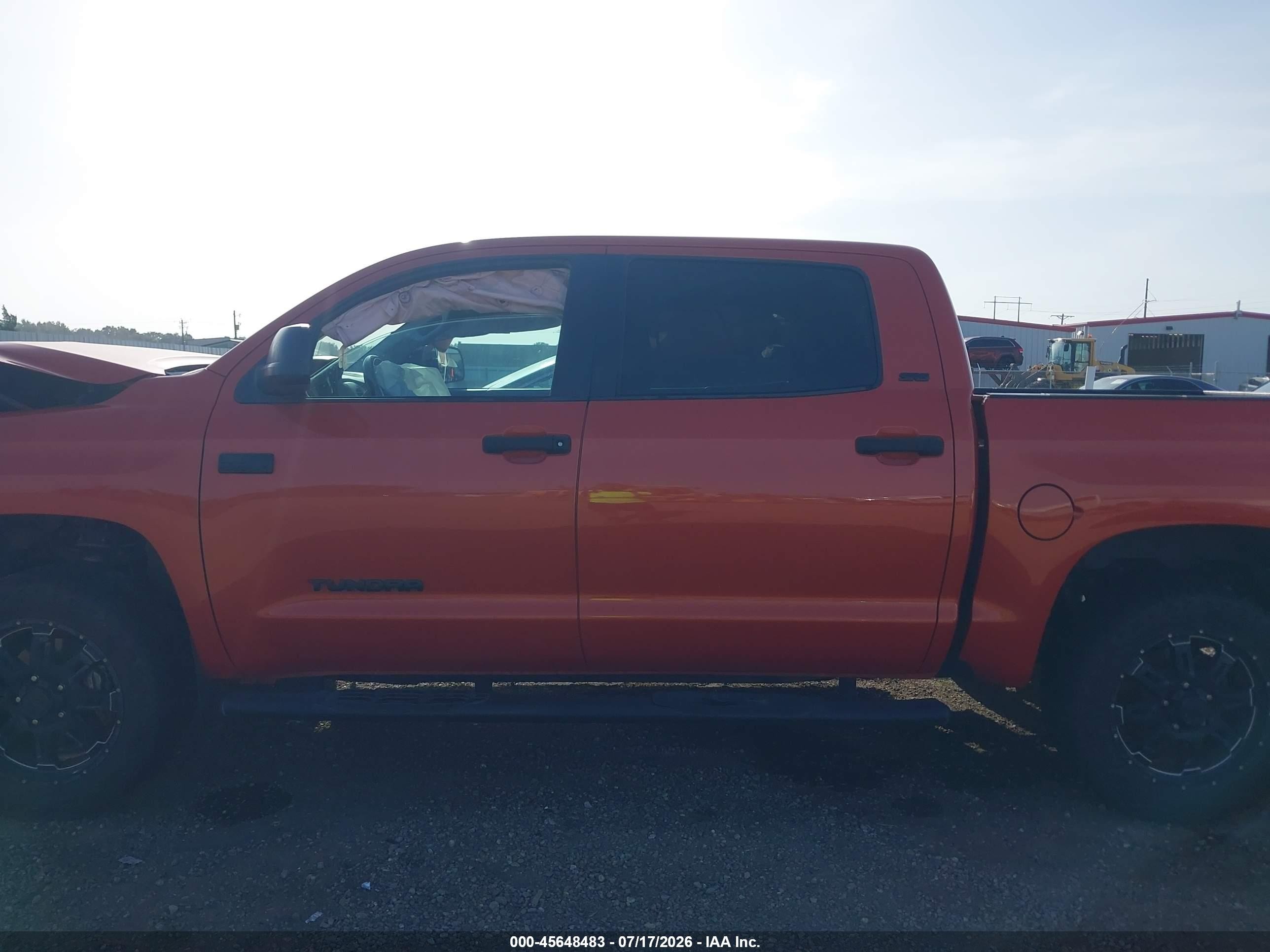 2017 Toyota Tundra Sr5 5.7l V8 Оранжевый vin: 5TFDW5F12HX593862