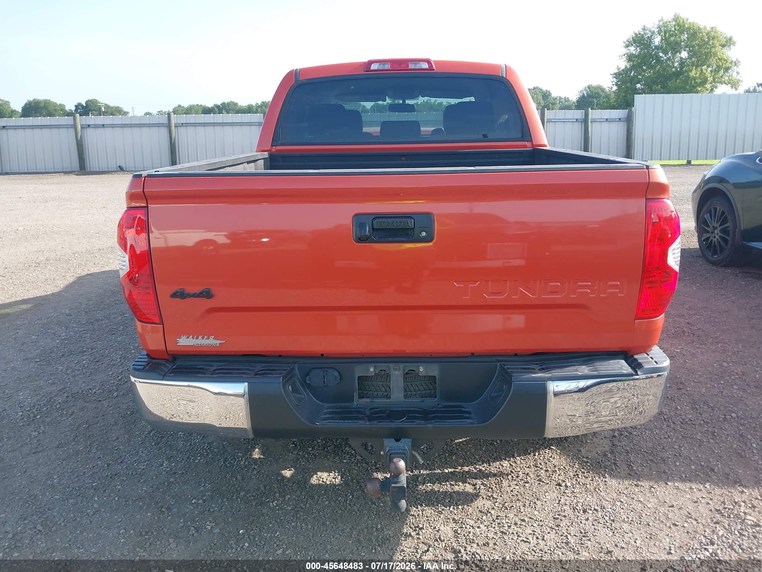 2017 Toyota Tundra Sr5 5.7l V8 Оранжевый vin: 5TFDW5F12HX593862