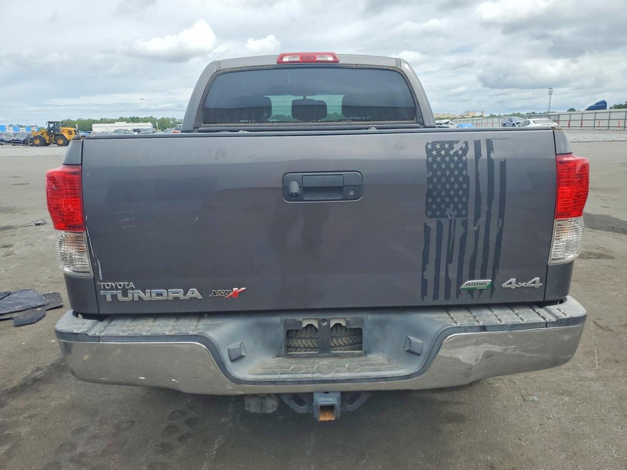 2013 Toyota Tundra Crewmax Sr5 Серый vin: 5TFDW5F13DX283844