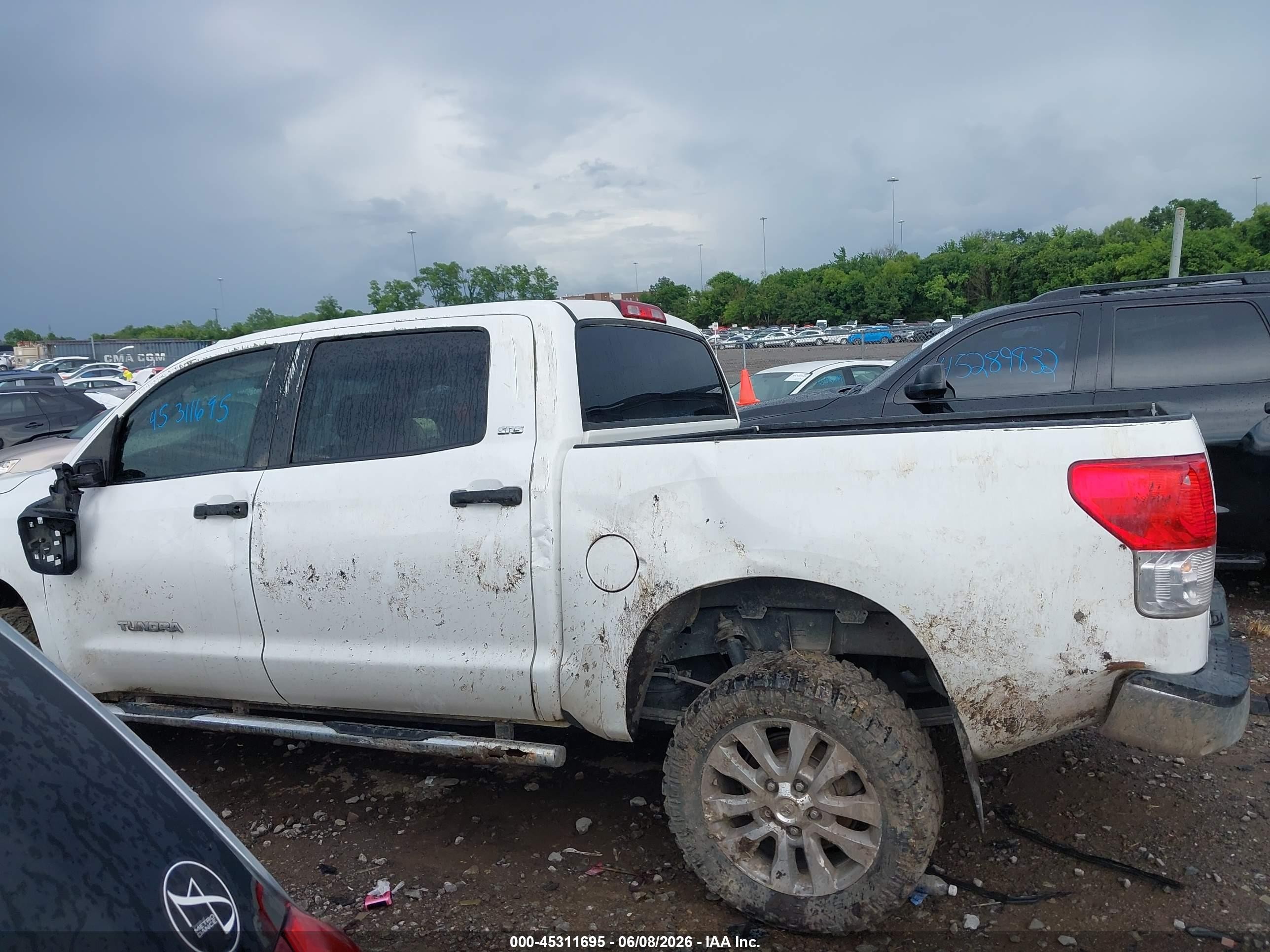 2013 Toyota Tundra Grade 5.7l V8 White vin: 5TFDW5F13DX309519