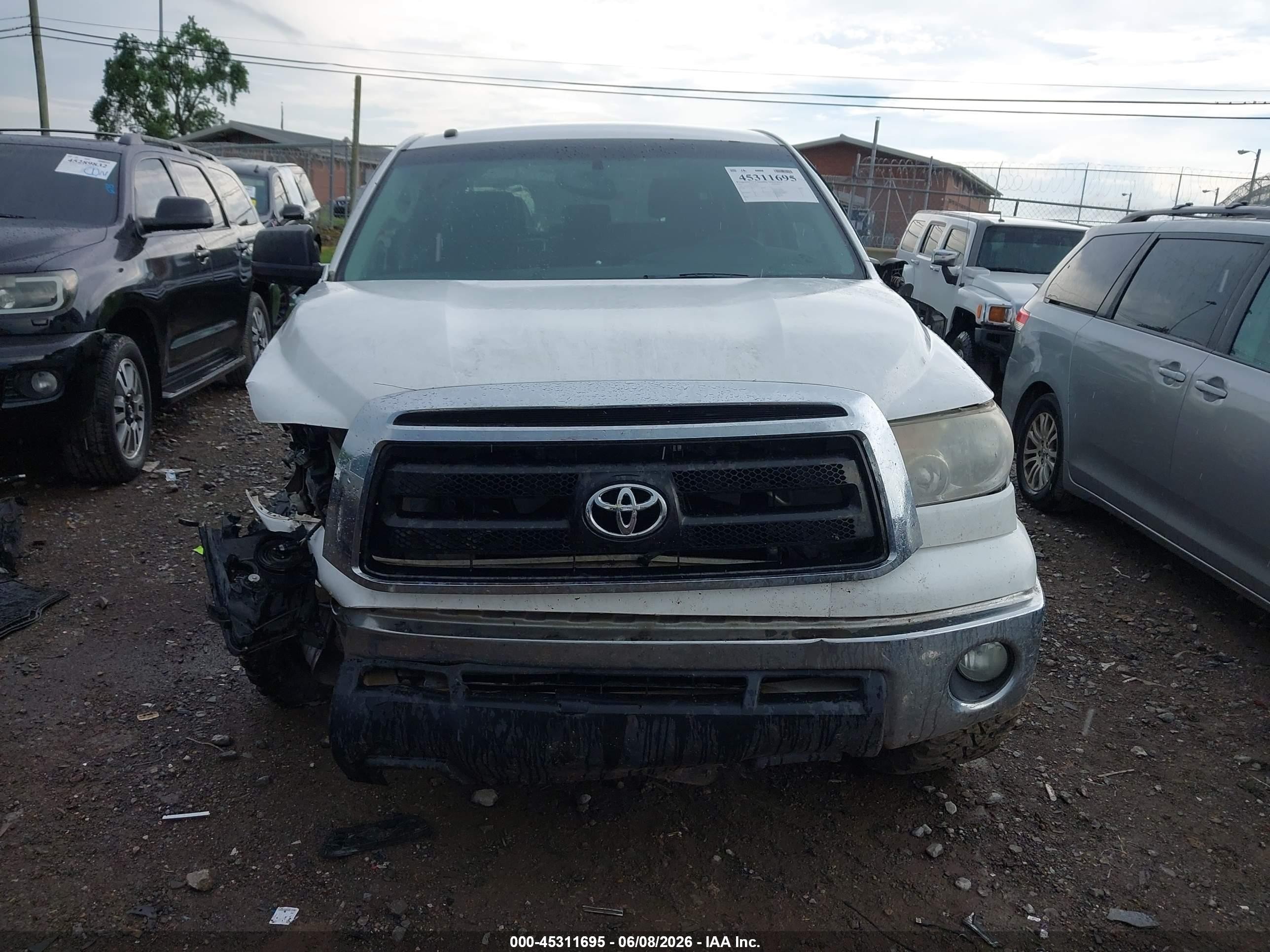 2013 Toyota Tundra Grade 5.7l V8 White vin: 5TFDW5F13DX309519