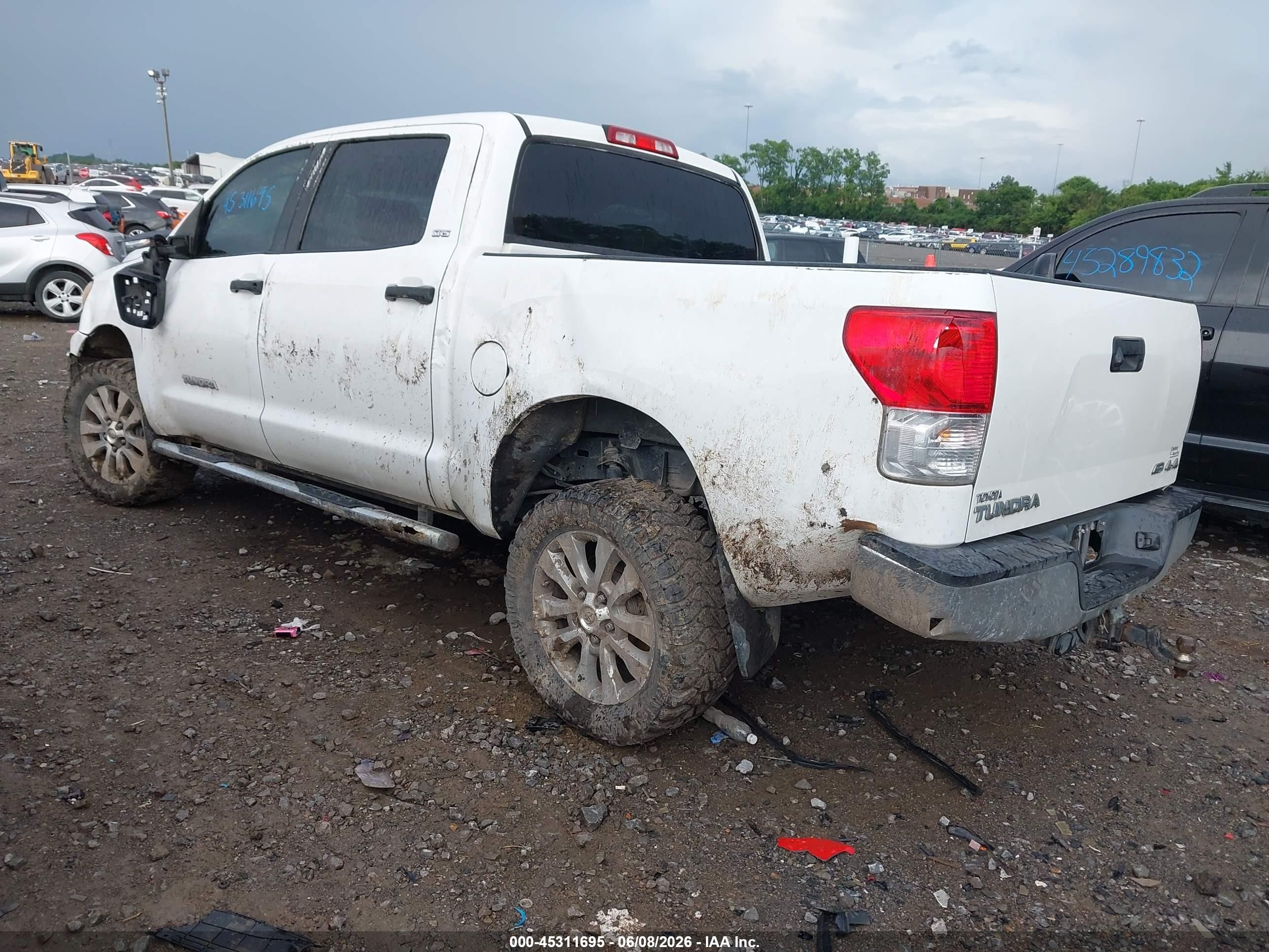 2013 Toyota Tundra Grade 5.7l V8 White vin: 5TFDW5F13DX309519